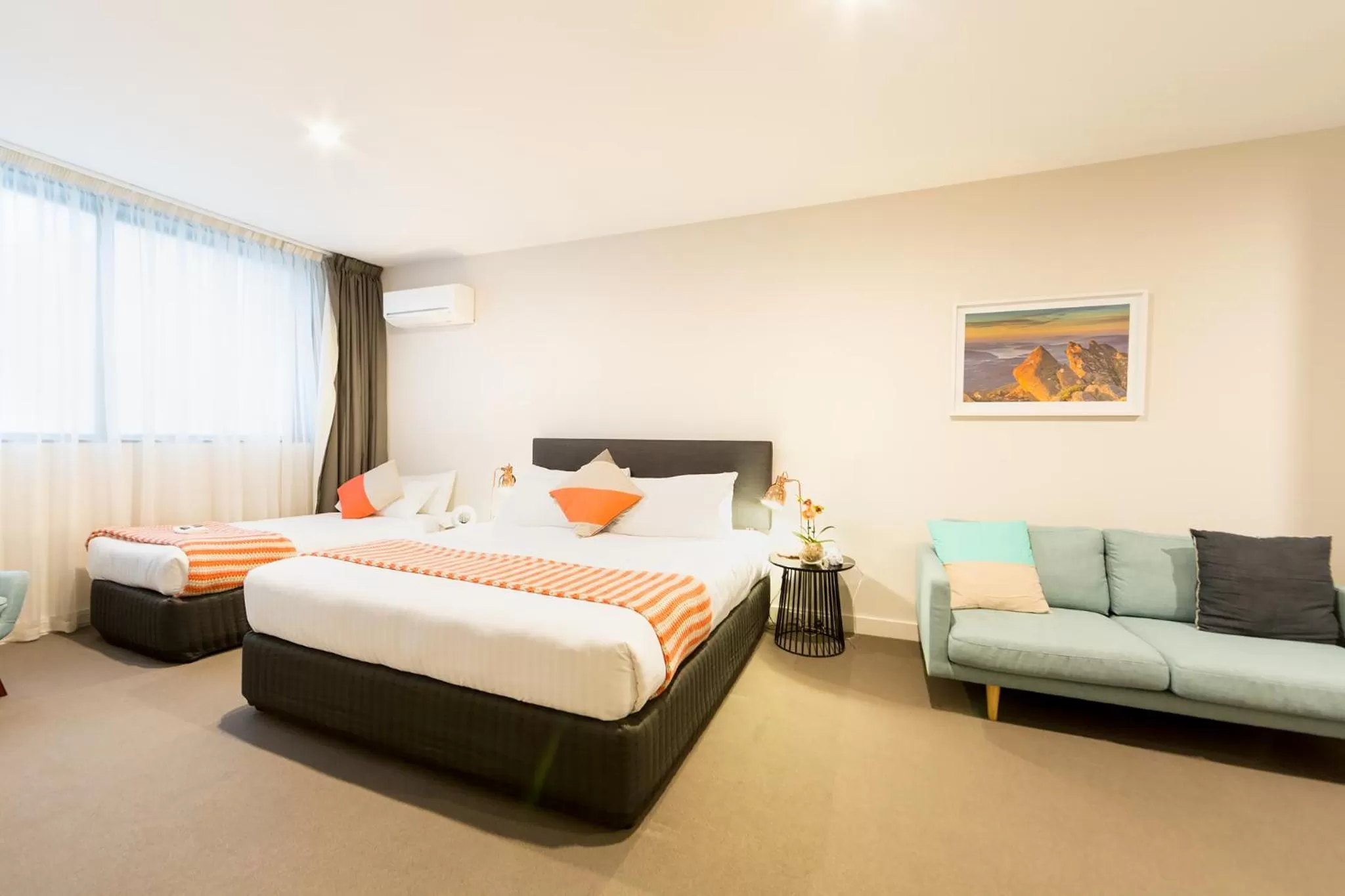 Bedroom, Bed in Customs House Hotel