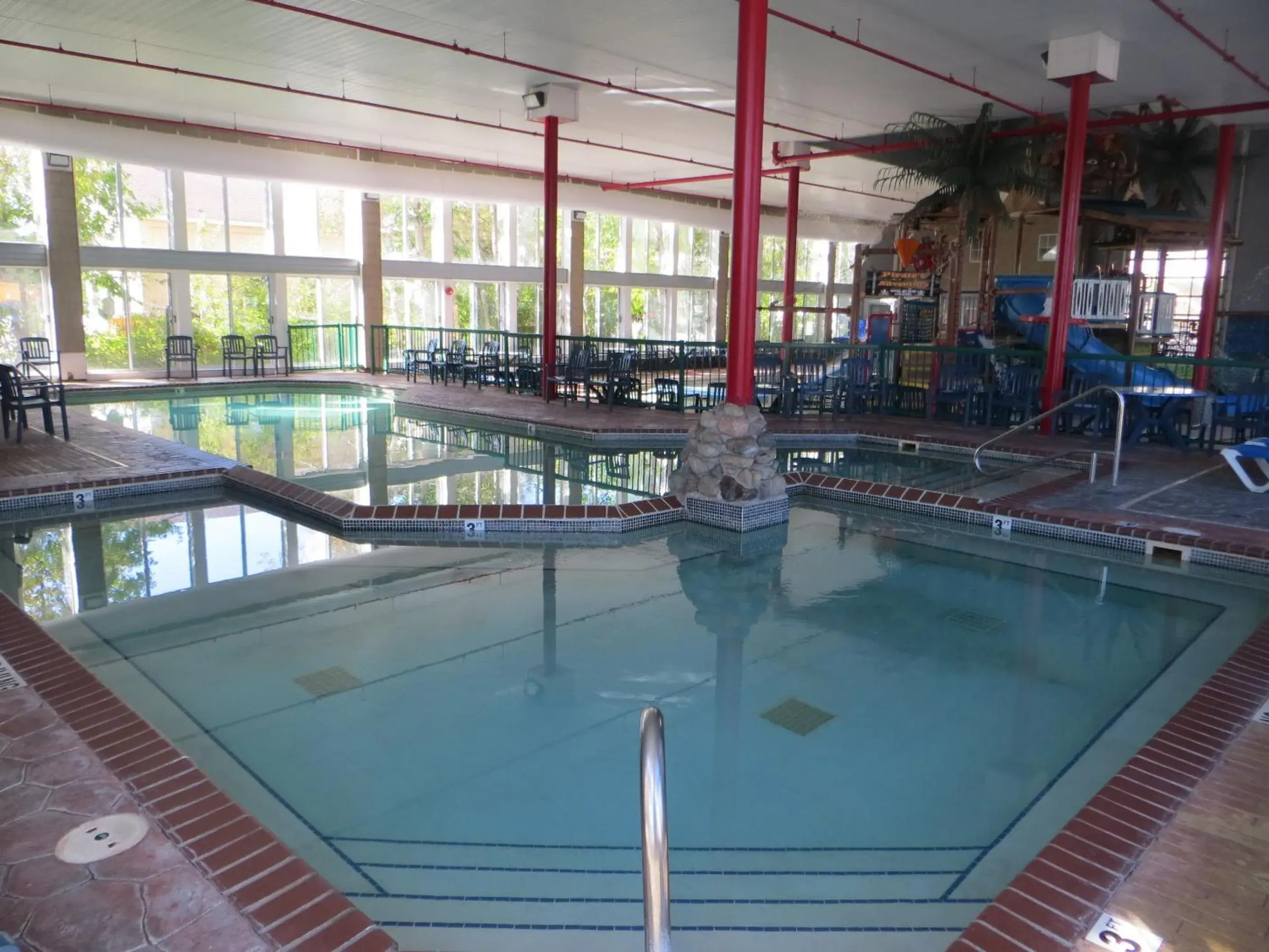 Swimming Pool in Bayside Hotel Of Mackinac