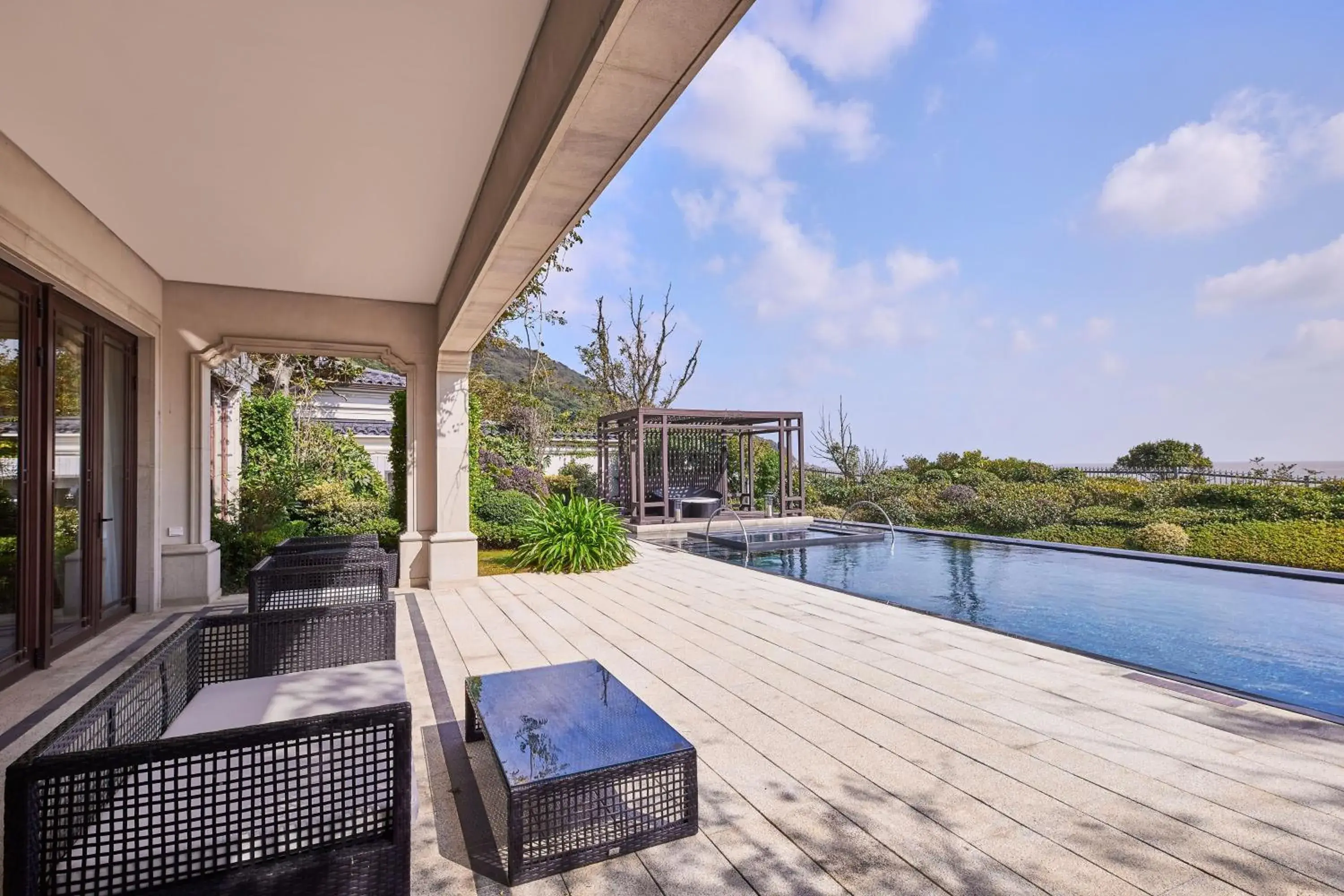 Swimming Pool in The Westin Zhujiajian Resort, Zhoushan