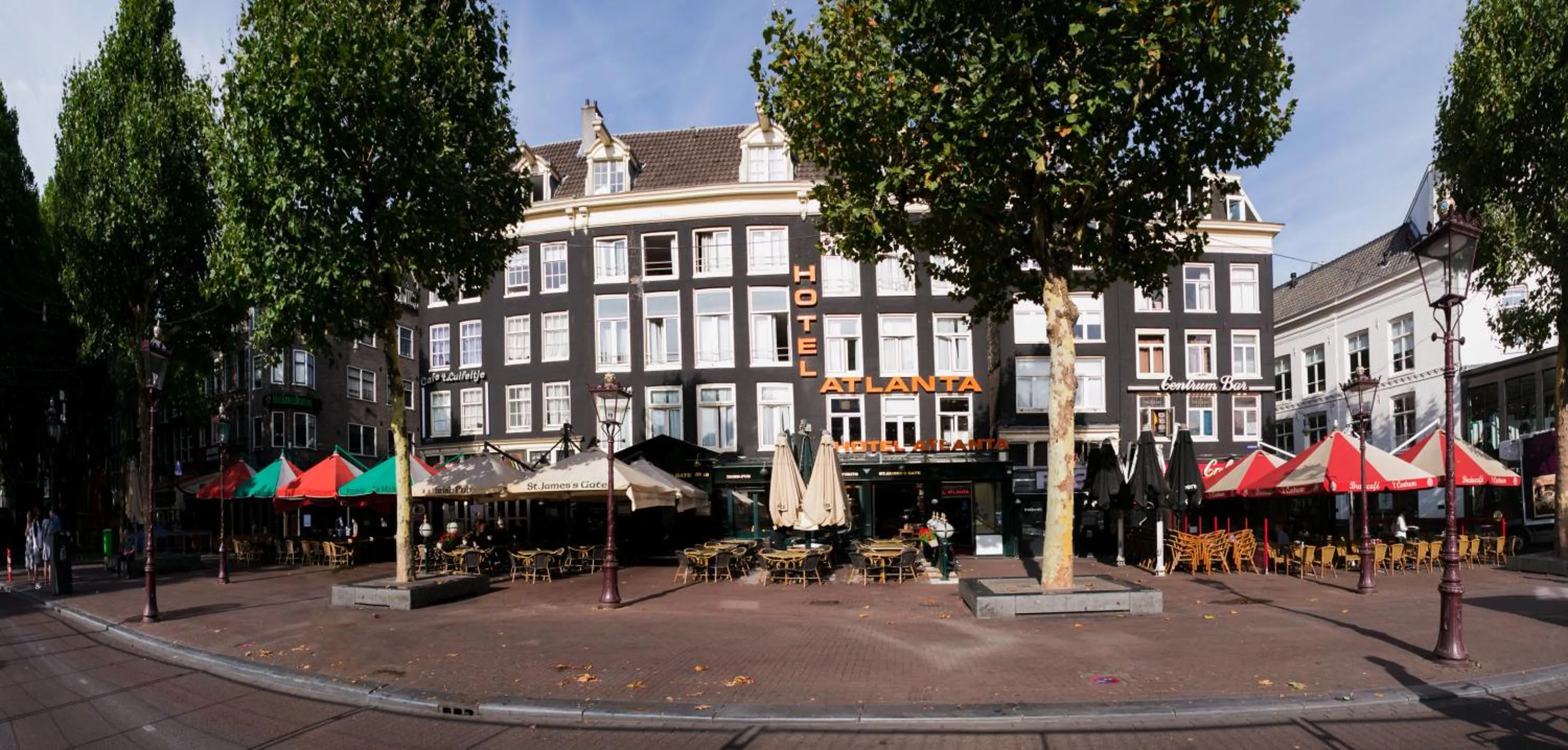 Property building in Hotel Atlanta