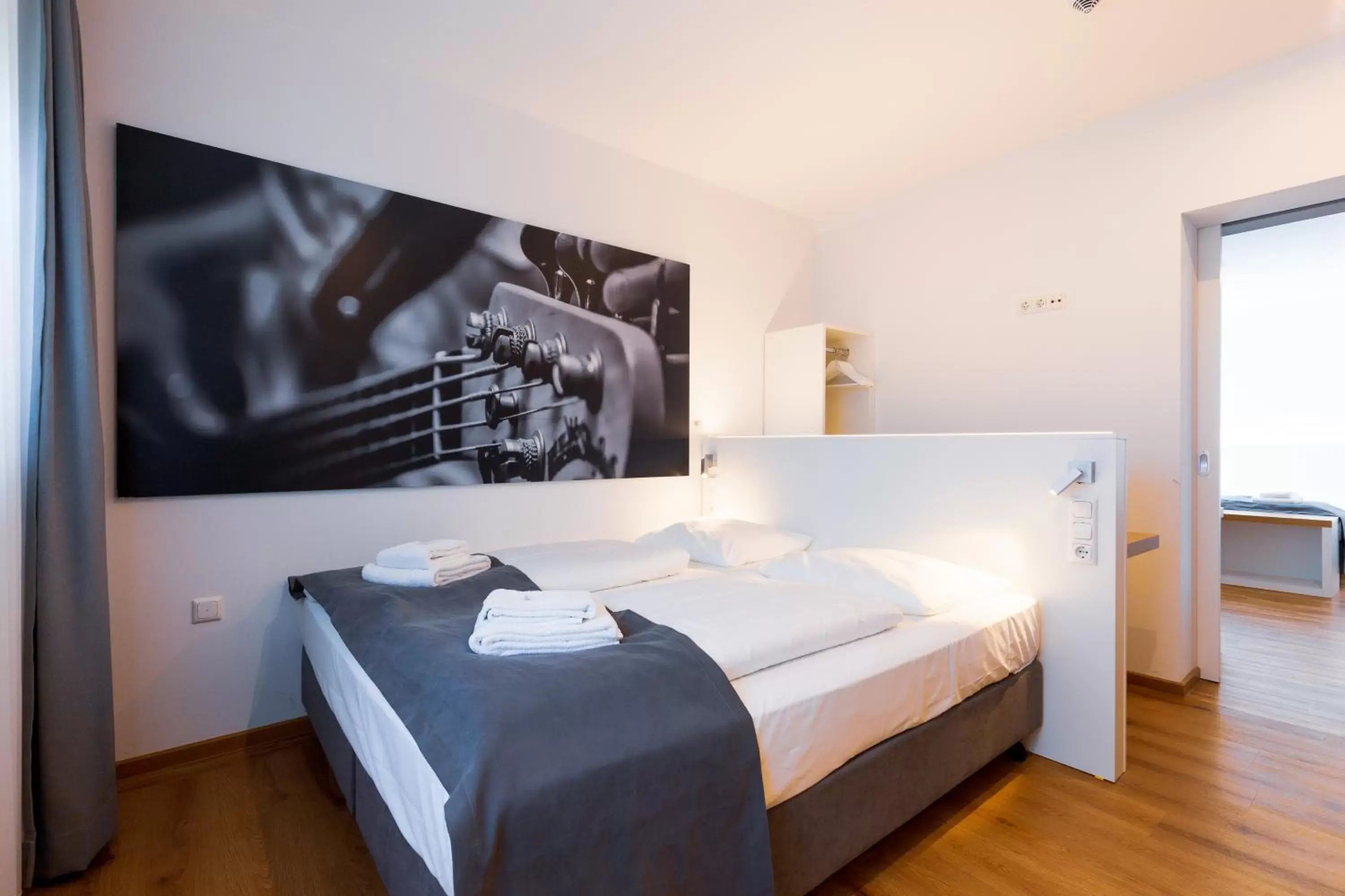 Bed in mk hotel münchen max-weber-platz