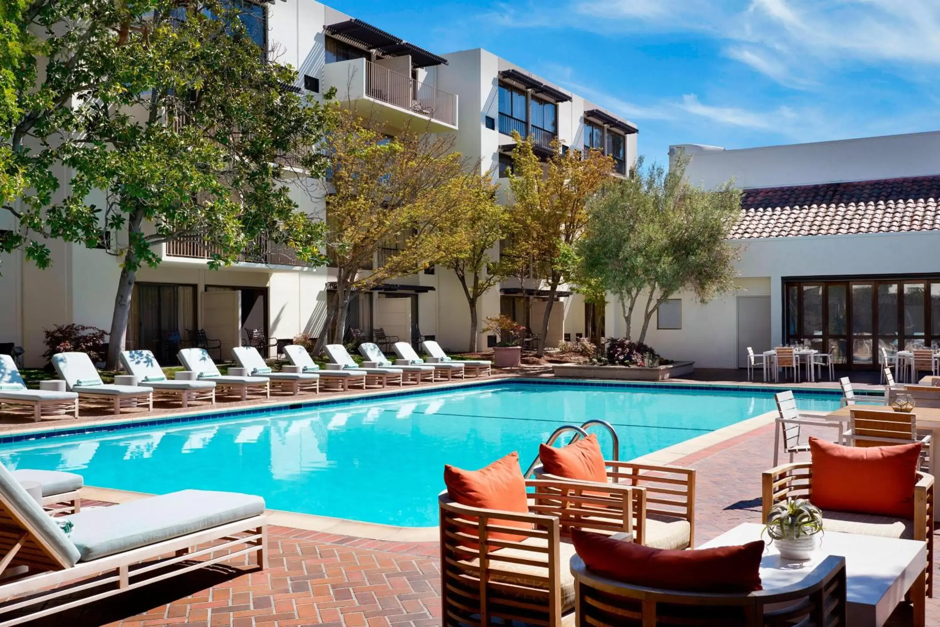 Swimming Pool in Sheraton Palo Alto Hotel