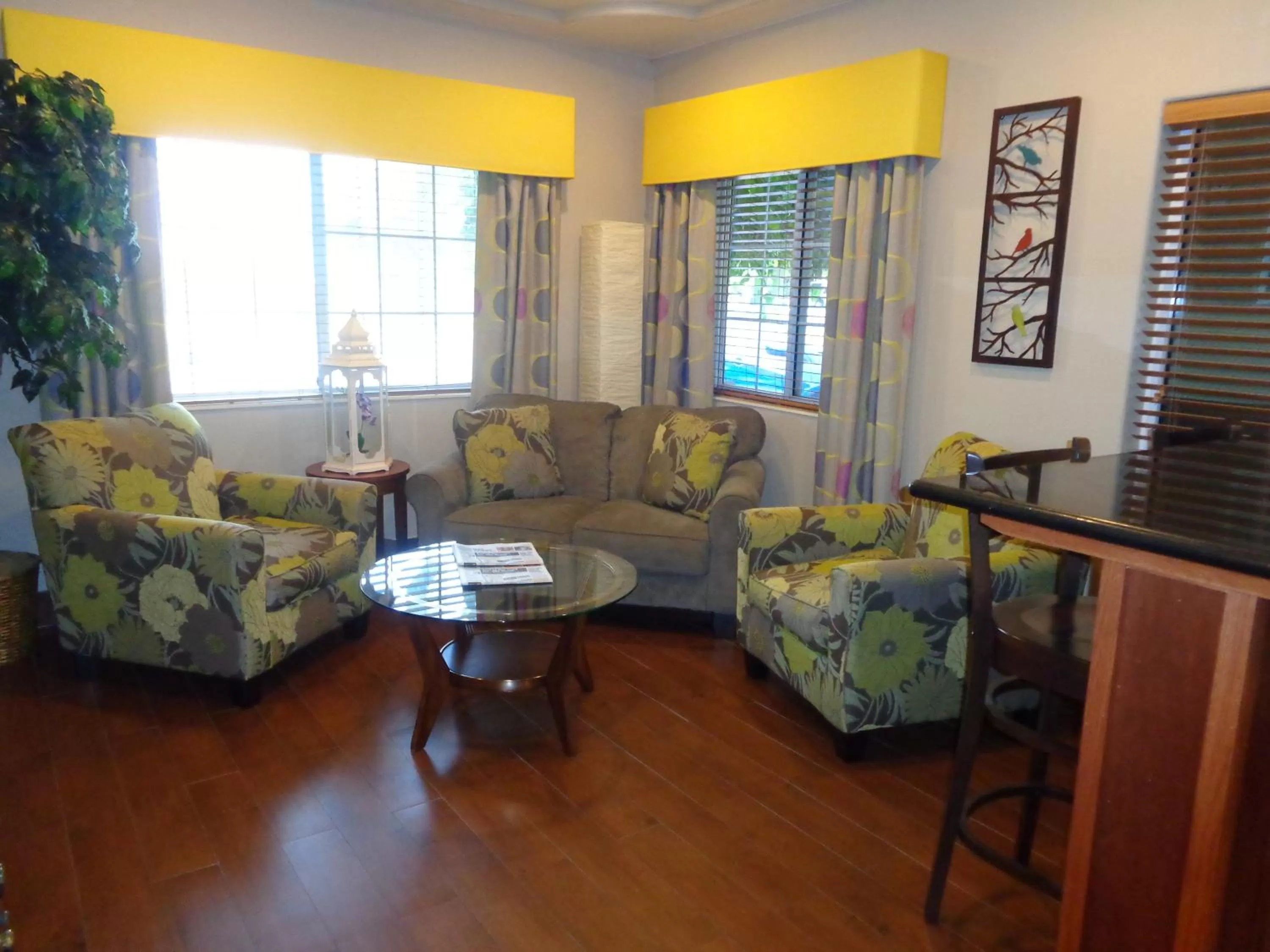 Communal lounge/ TV room in AmericInn by Wyndham Des Moines Airport