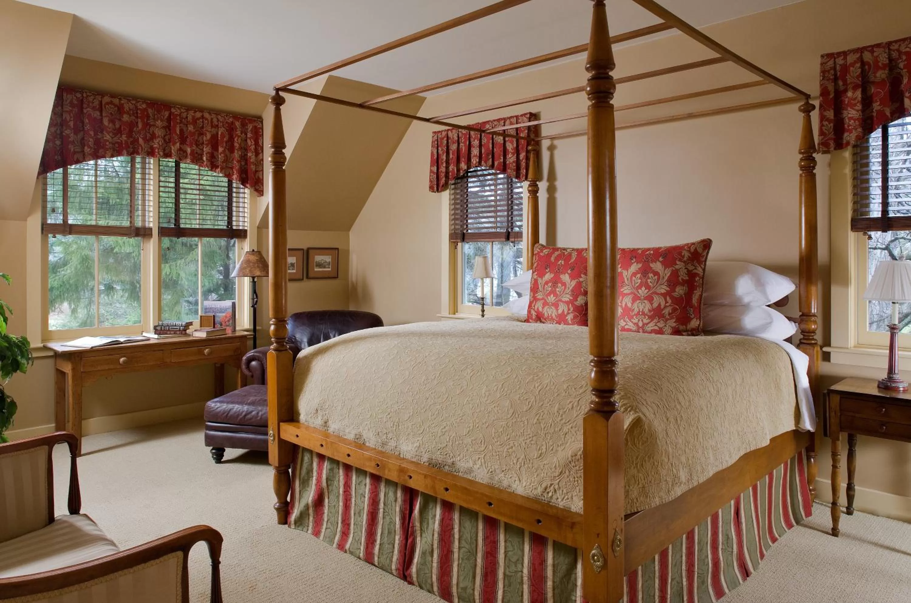 Bed in Jackson House Inn