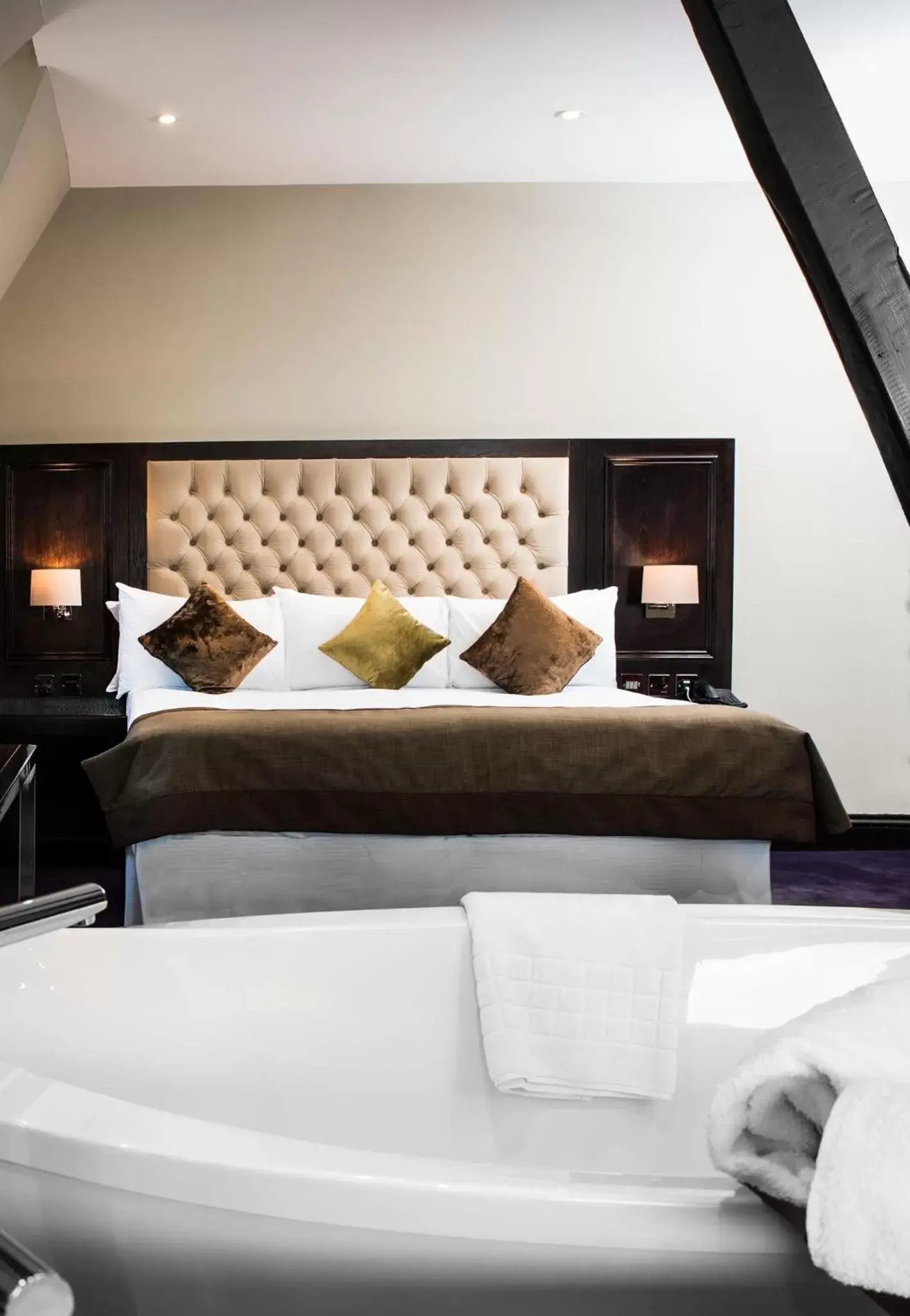 Penthouse - single occupancy in Great Victoria Hotel Penthouse - single occupancy in Great Victoria Hotel