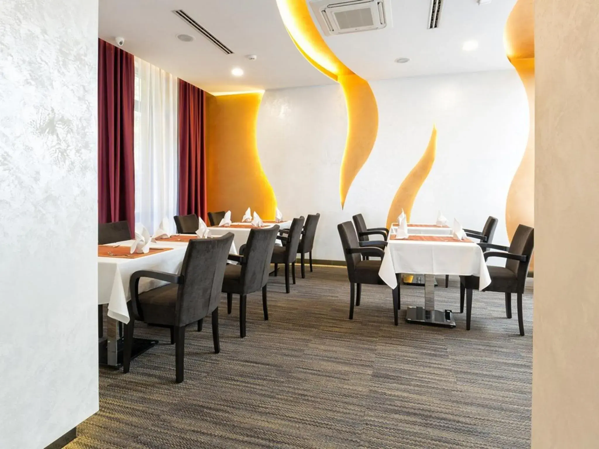 Lounge or bar, Restaurant/Places to Eat in Nova City Hotel Signature Collection Belgrade