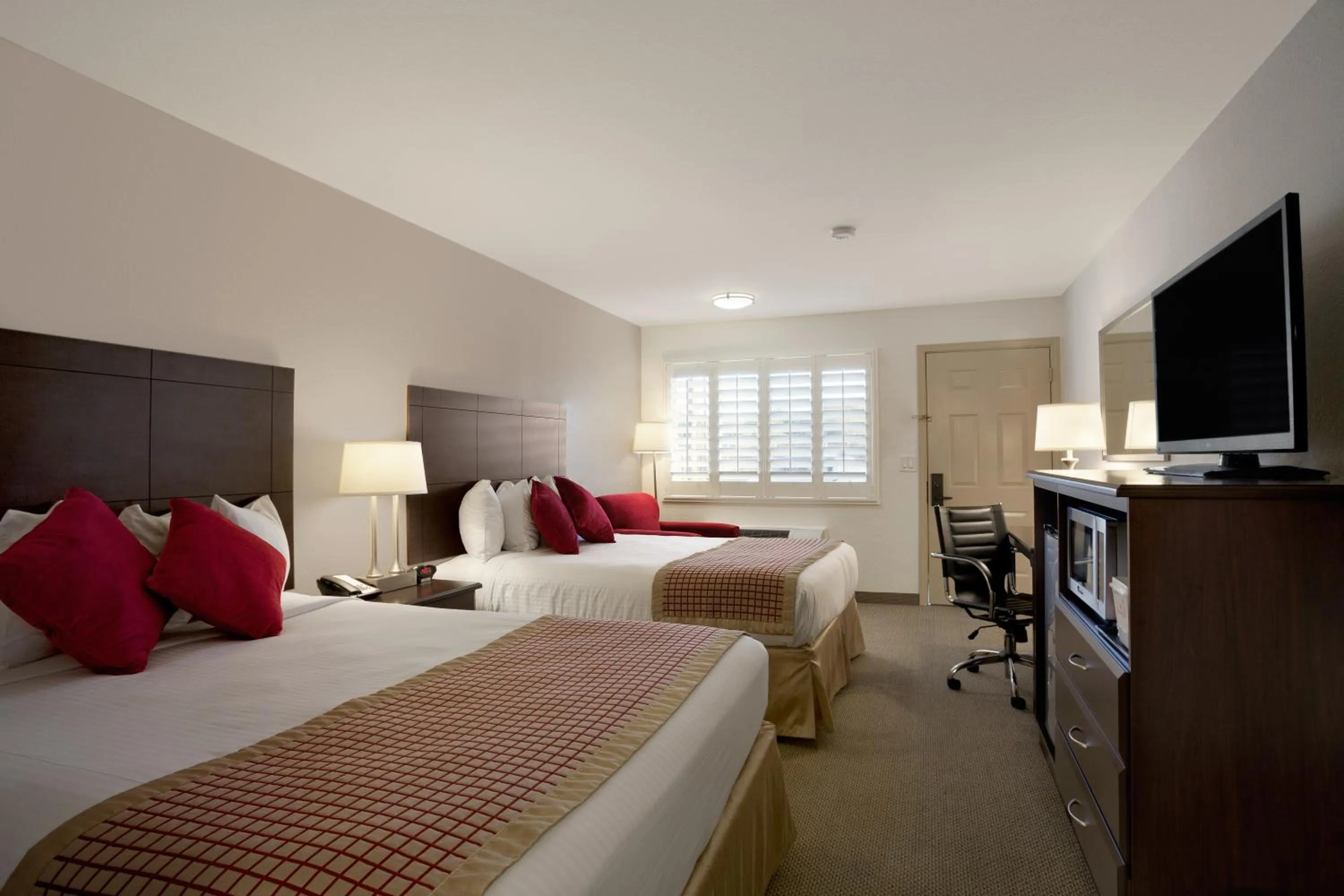 Photo of the whole room, Bed in Infinity Inn & Suites