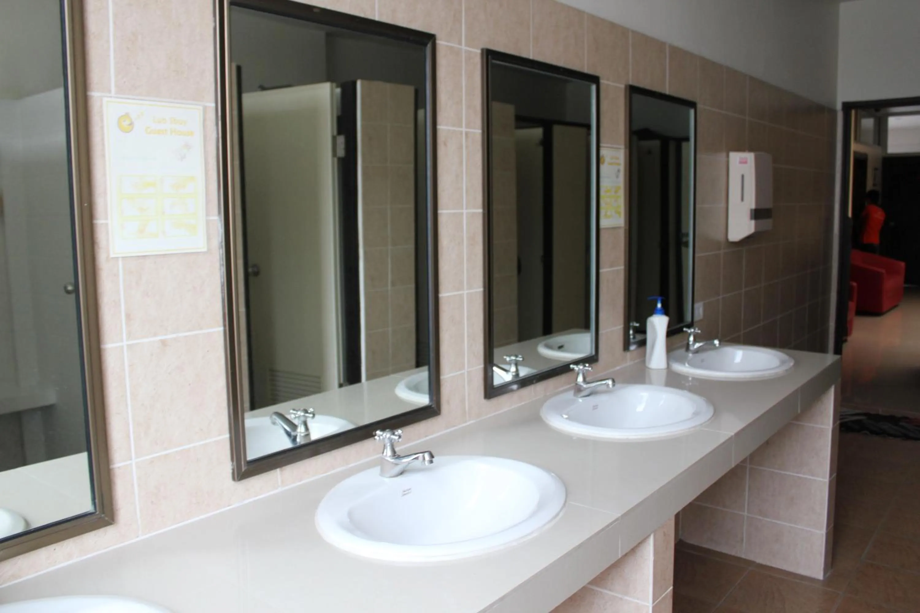 Bathroom in Lub Sbuy Hostel