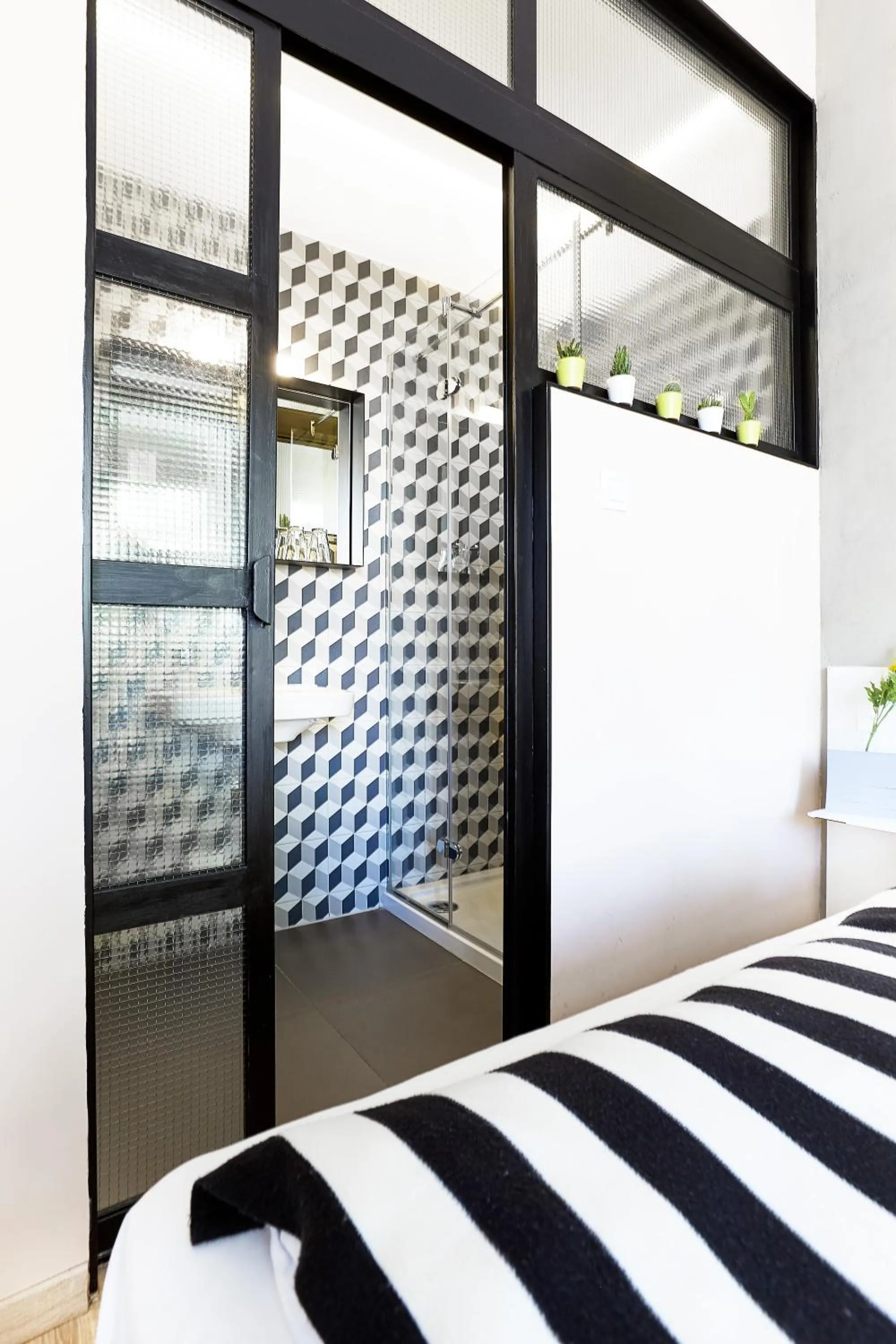 Bathroom, Bed in MGZN Basilica Rooms