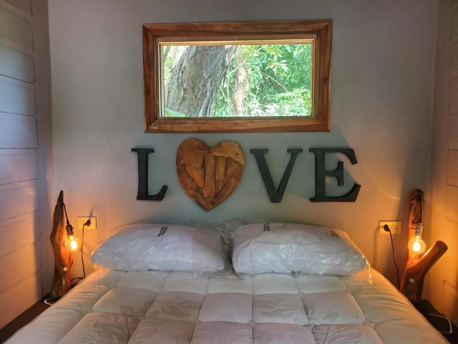 Budget Double Room in Island Paradise, Saboga Lodge and Villa Noelia