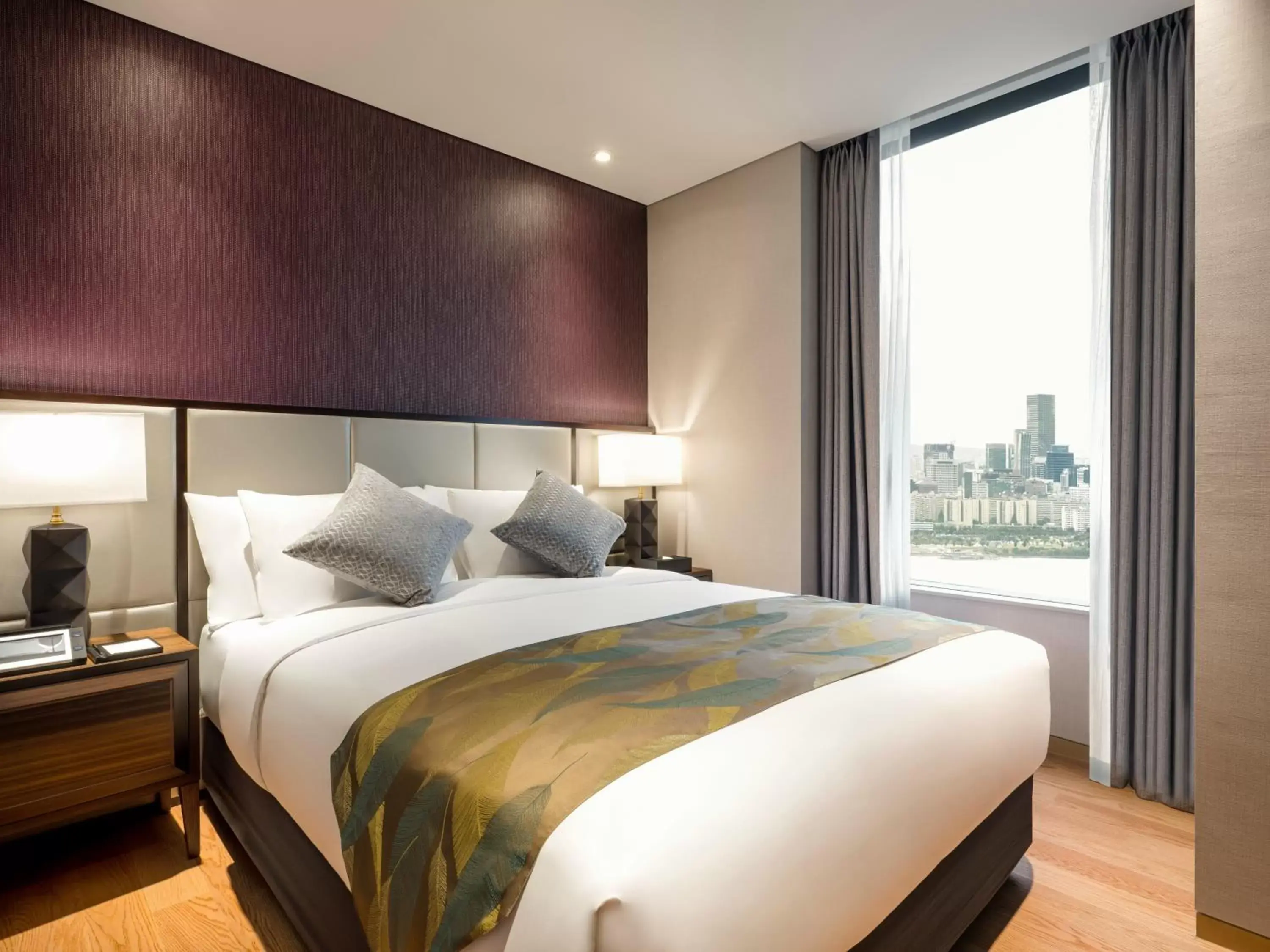 Bed in Grand Mercure Ambassador Hotel and Residences Seoul Yongsan