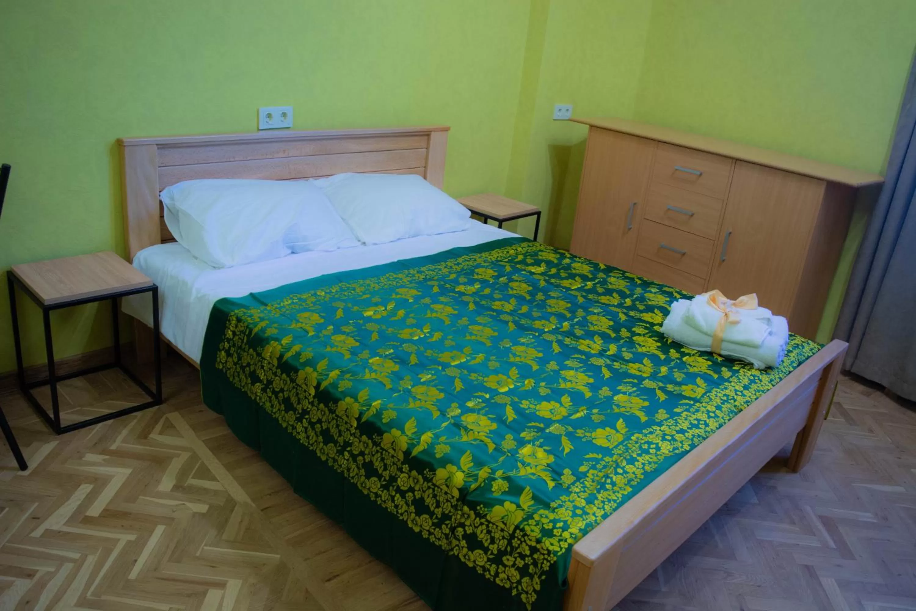 Bedroom, Bed in Sunflower Hotel