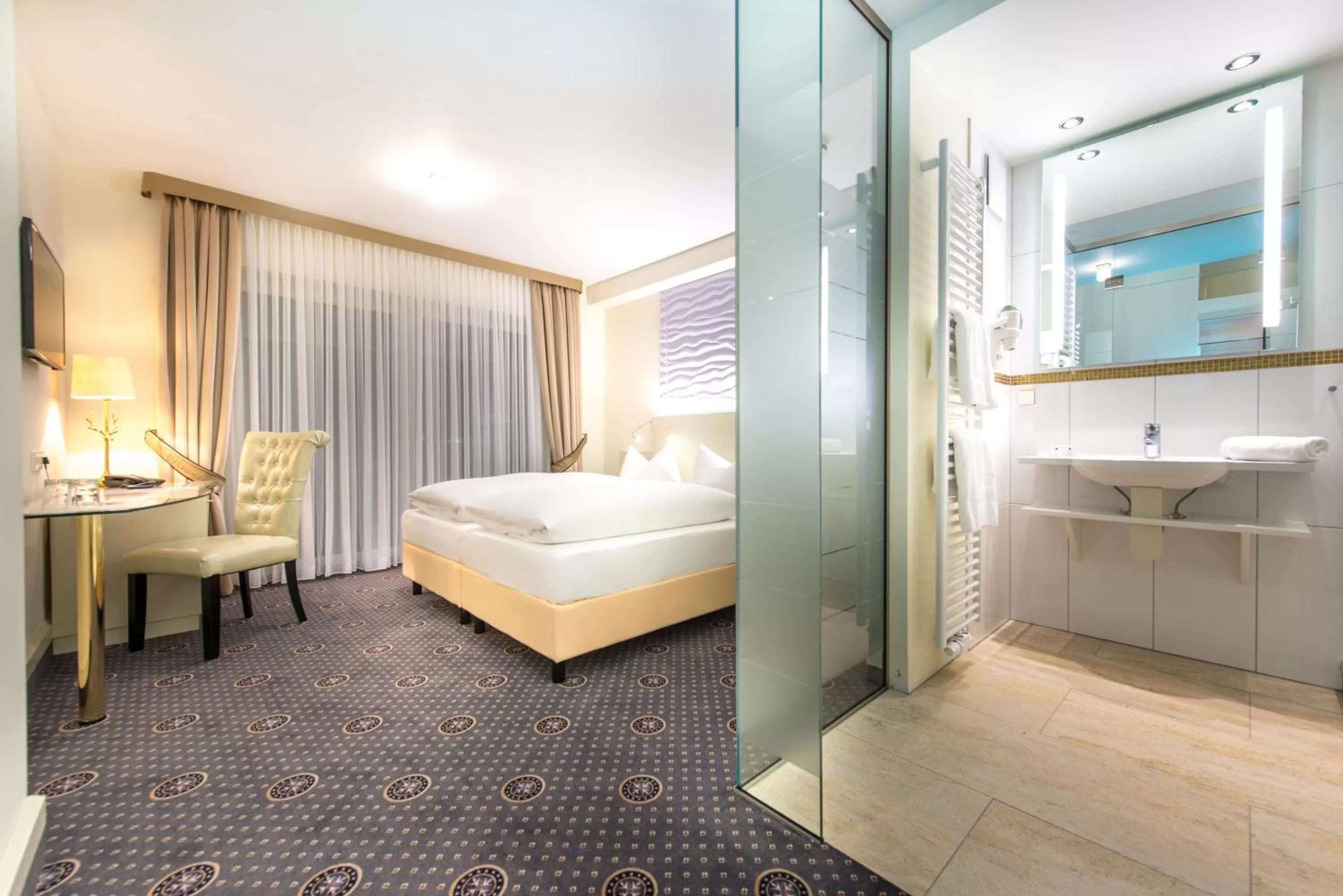 Photo of the whole room, Bed in Hotel Hennies