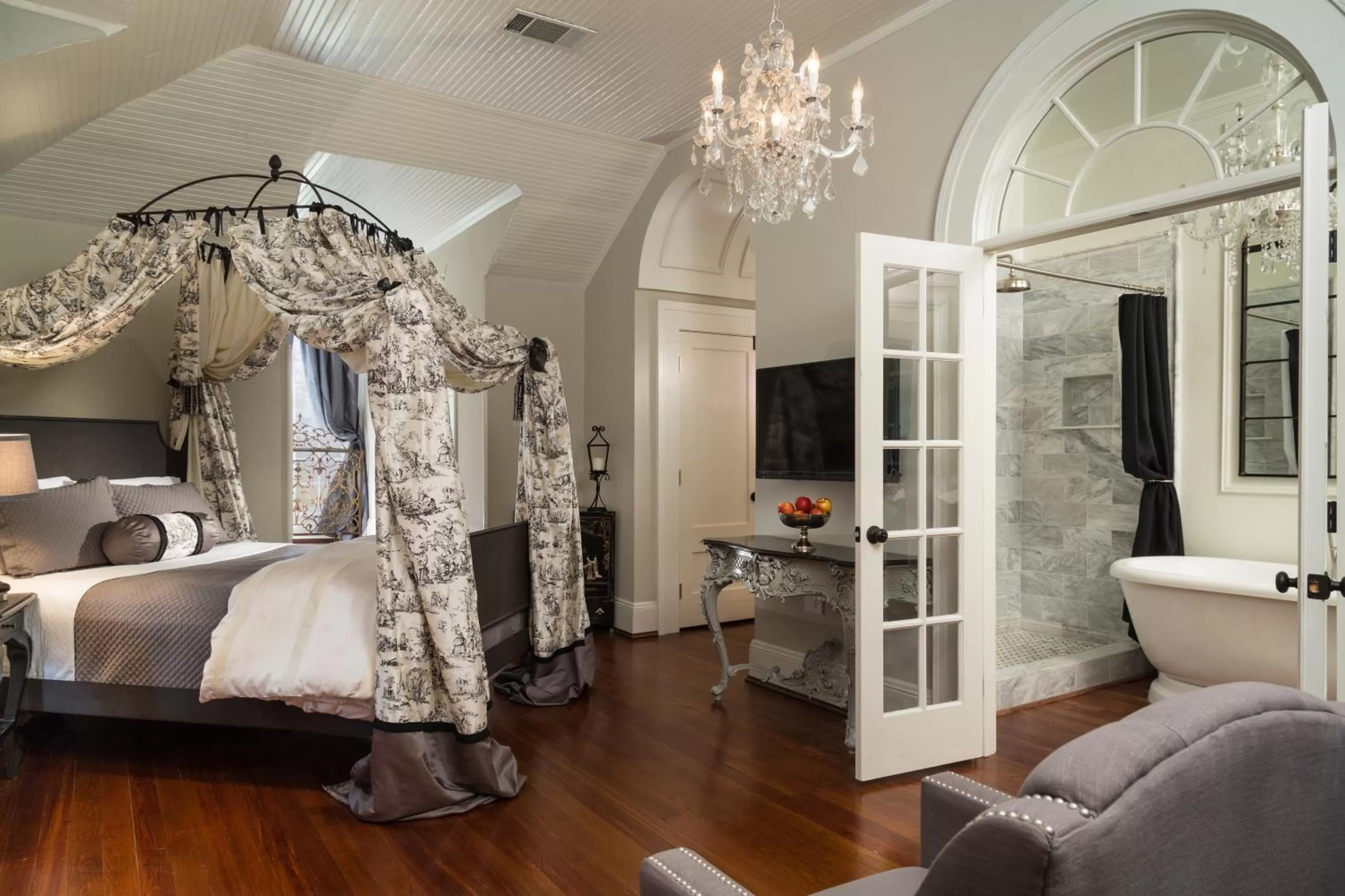 Suite with Spa Bath in The Twelve Oaks Bed & Breakfast