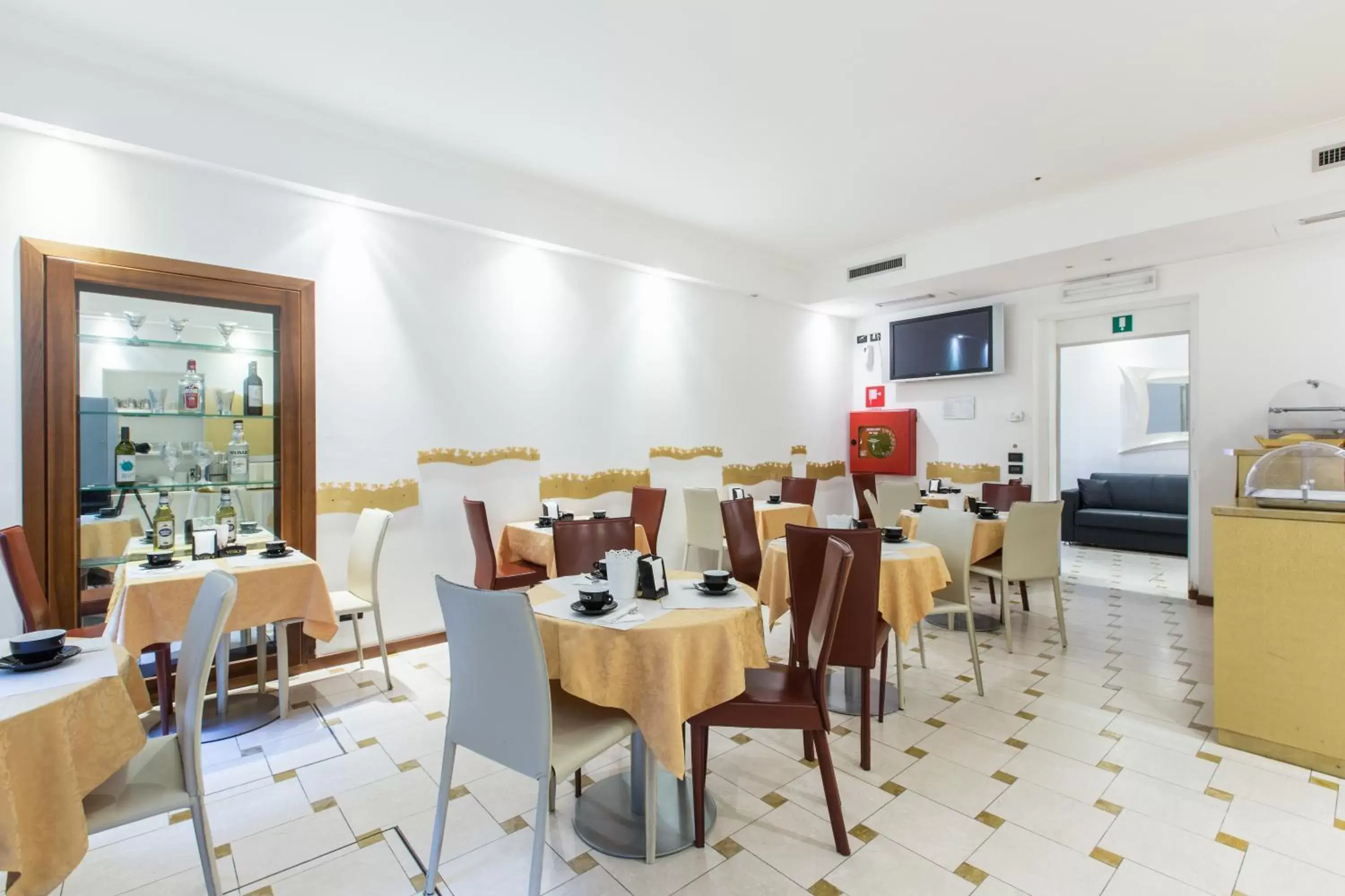 Restaurant/Places to Eat in Hotel Agli Artisti