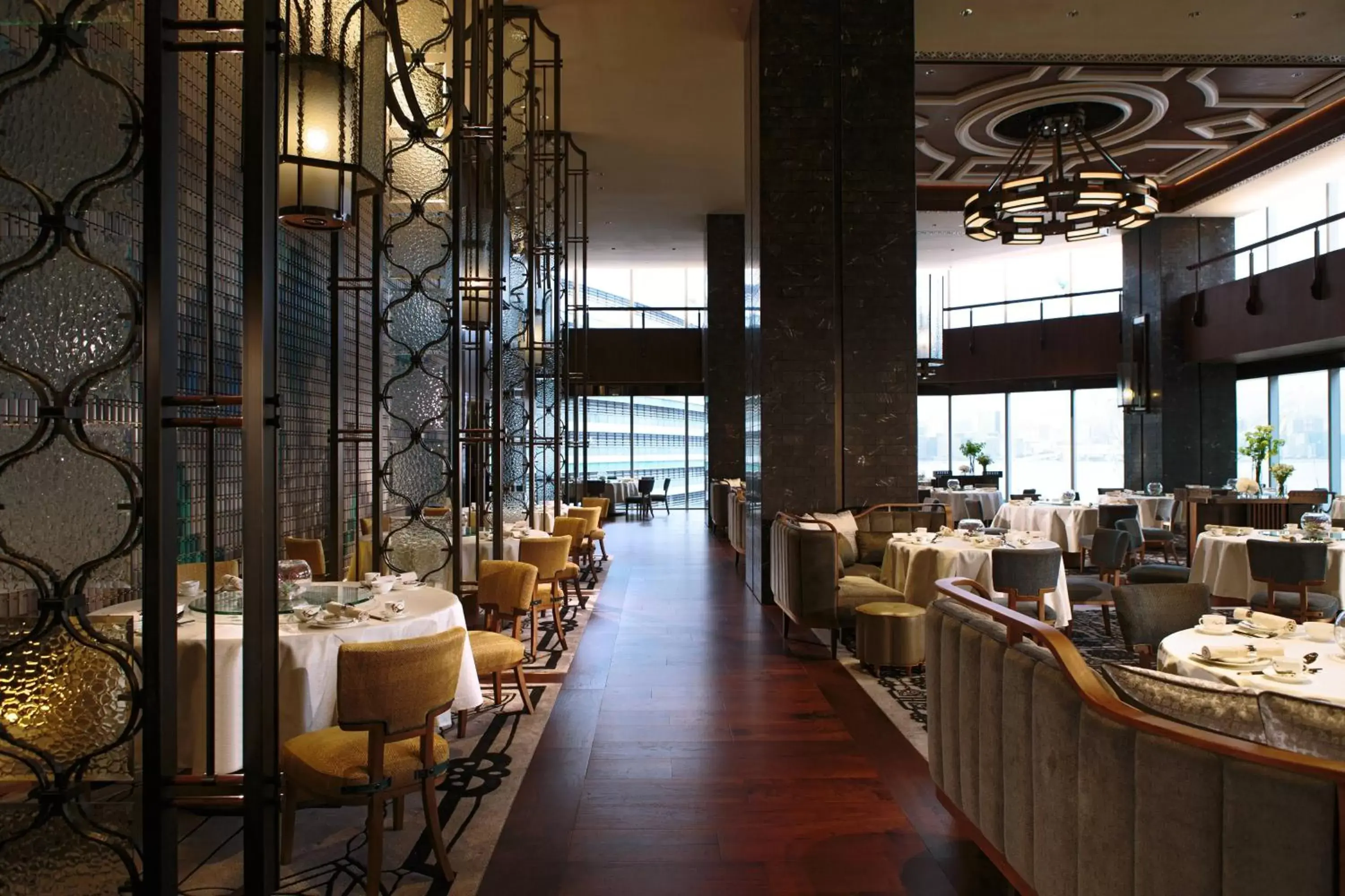 Restaurant/Places to Eat in Renaissance Hong Kong Harbour View Hotel