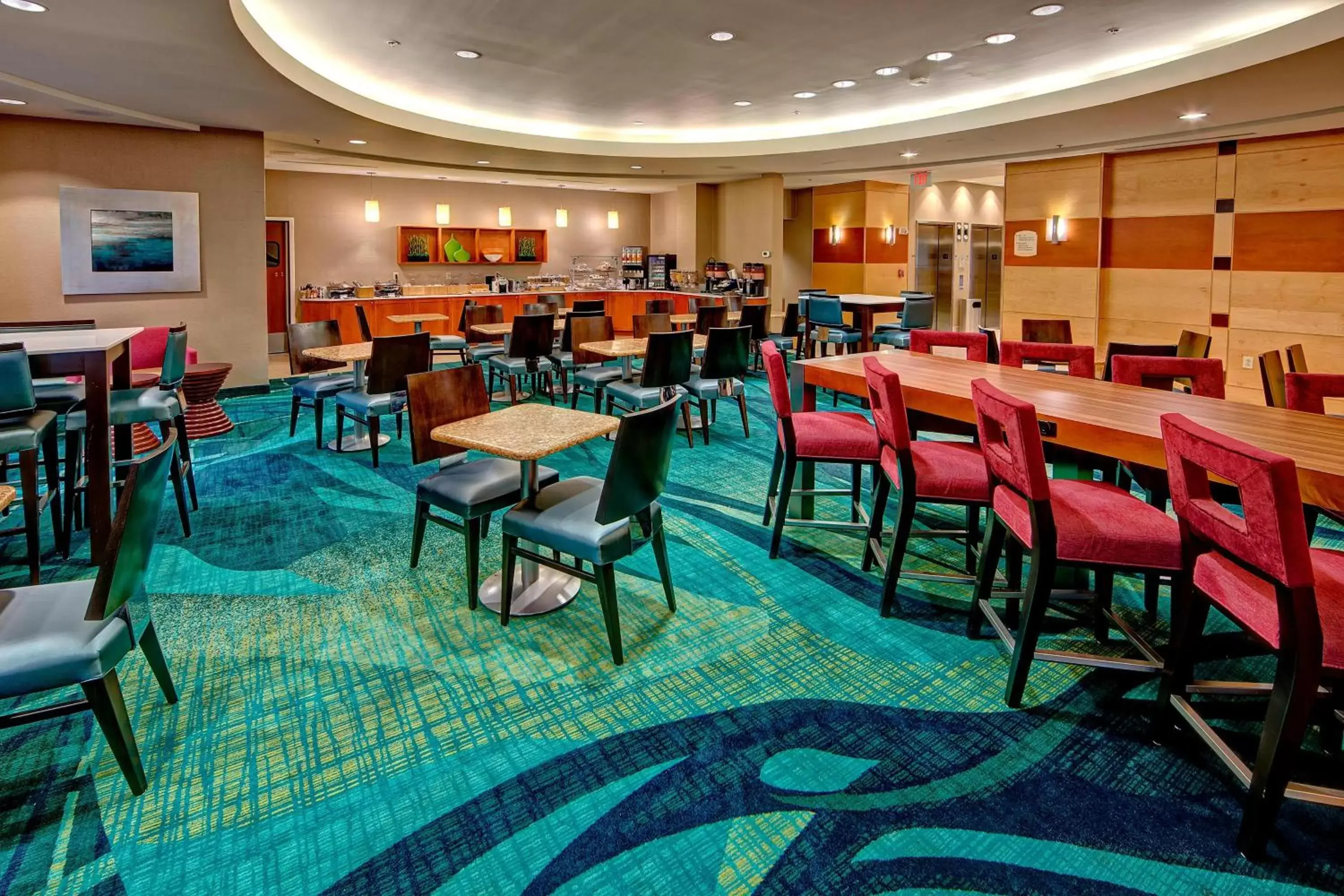 Restaurant/Places to Eat in SpringHill Suites Norfolk Old Dominion University