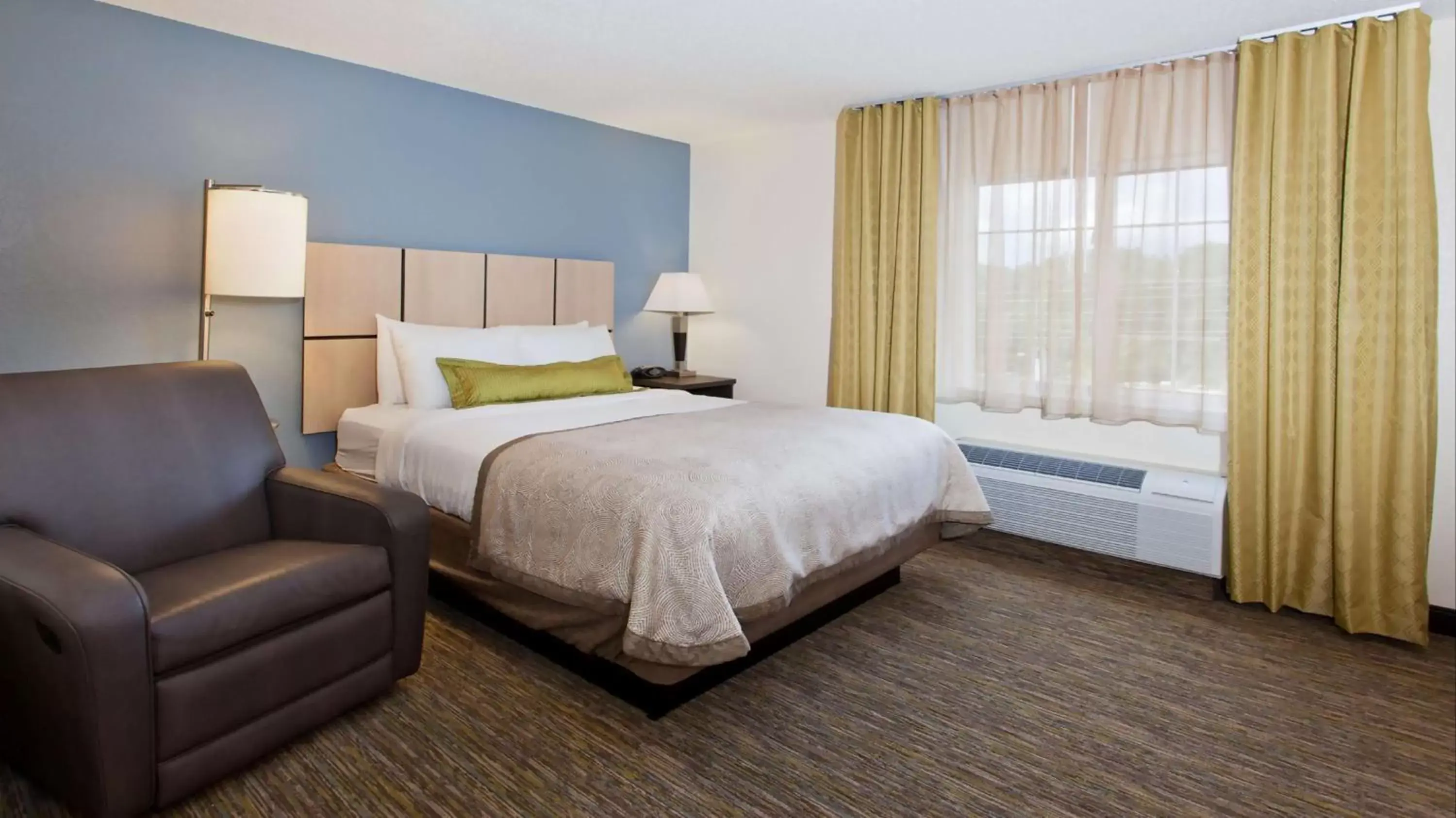 Bedroom in Sonesta Simply Suites Huntsville Research Park