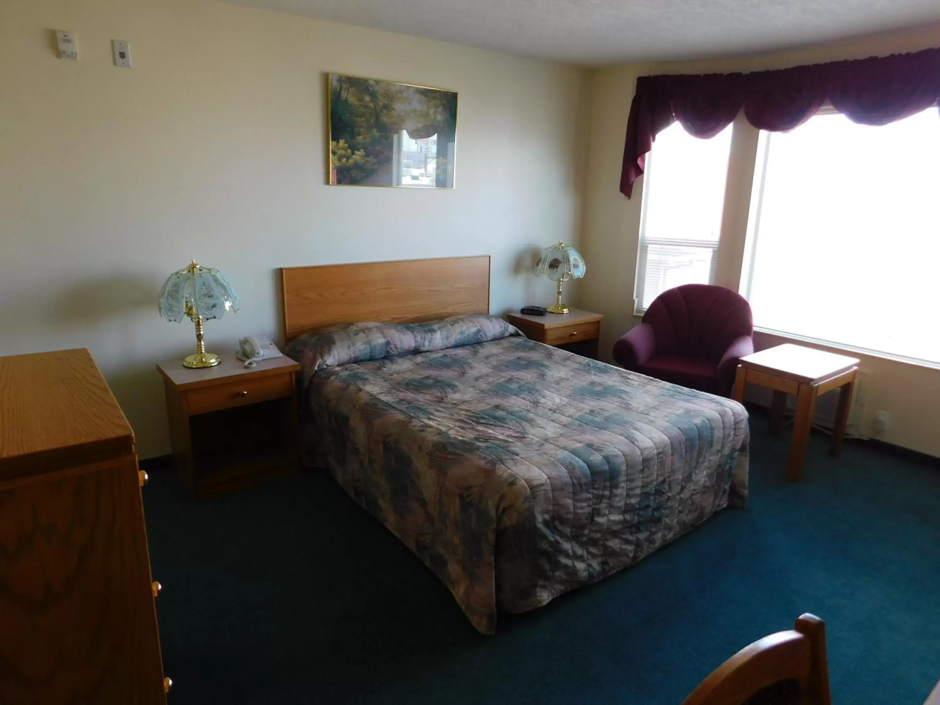 Bedroom, Bed in Western Budget Motel Leduc #3