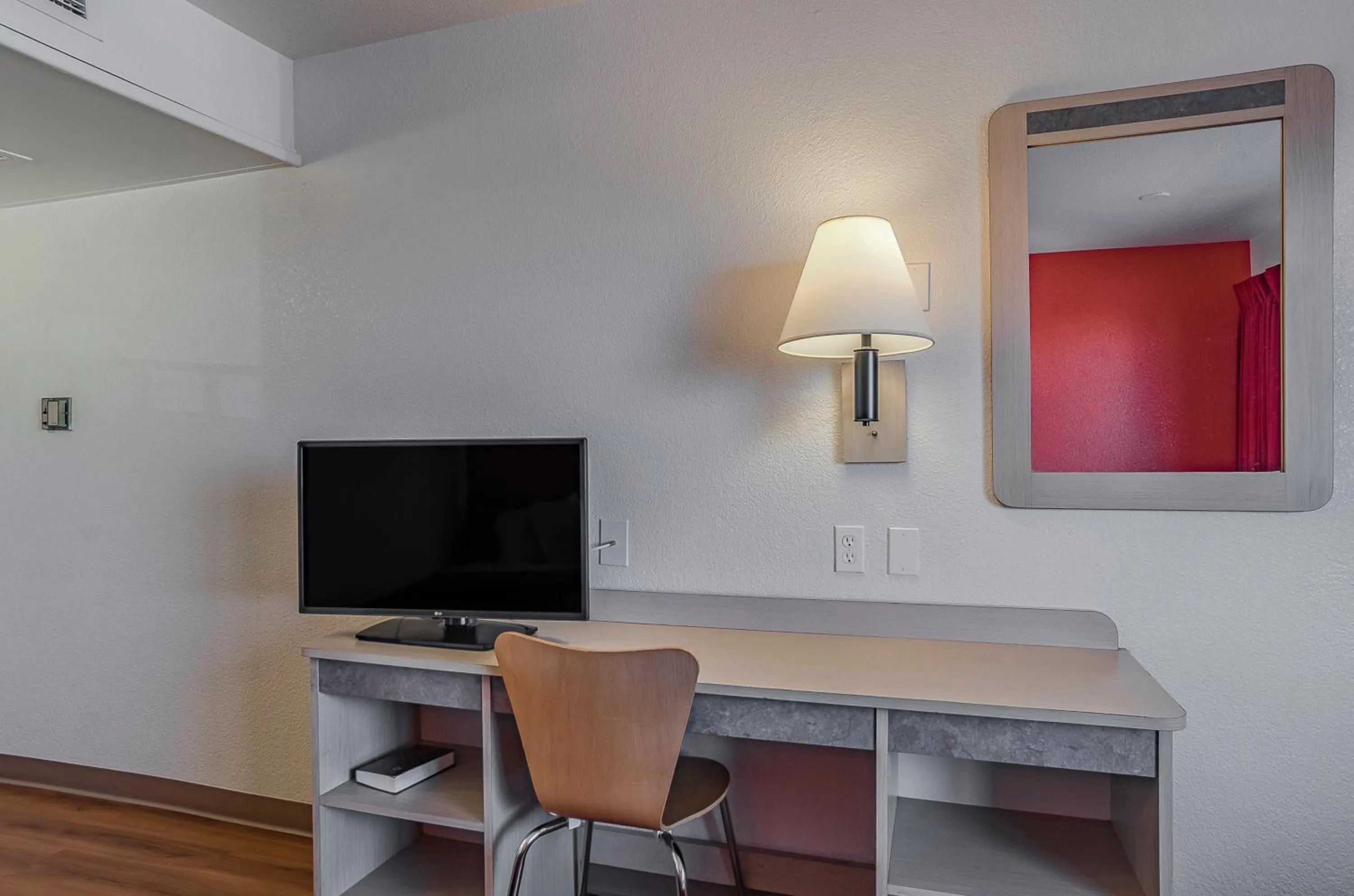 hair dresser in Park Inn by Radisson, Cheyenne