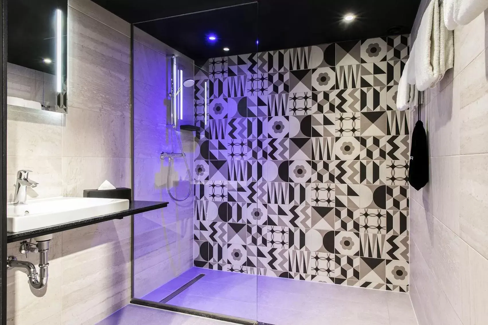 Shower, Bathroom in Savoy Hotel Rotterdam