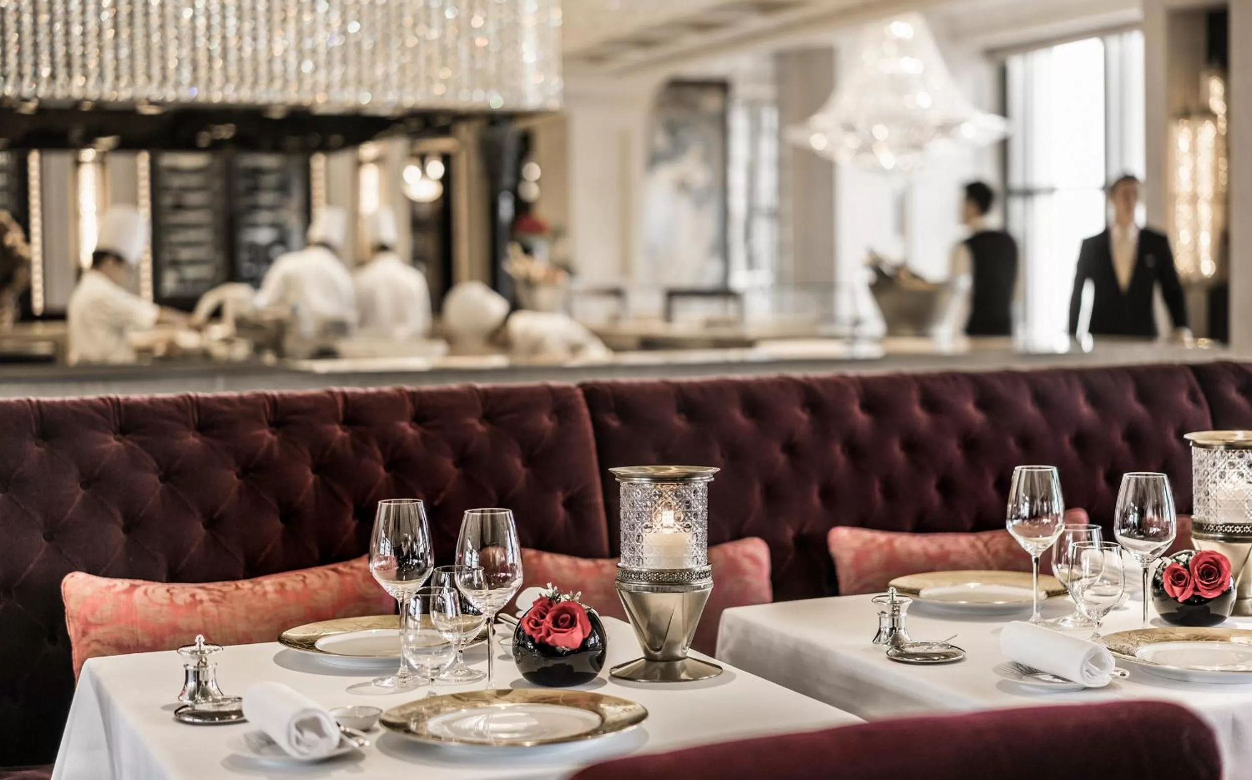 Restaurant/places to eat in Four Seasons Hotel Hong Kong