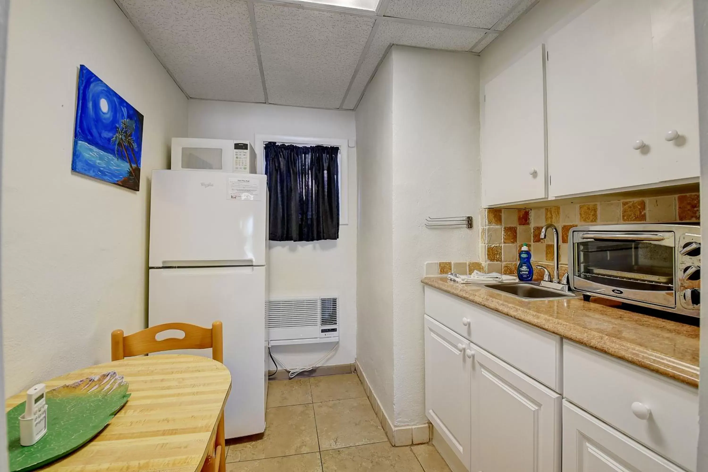 Kitchen/Kitchenette in Tropic Isle Beach Resort