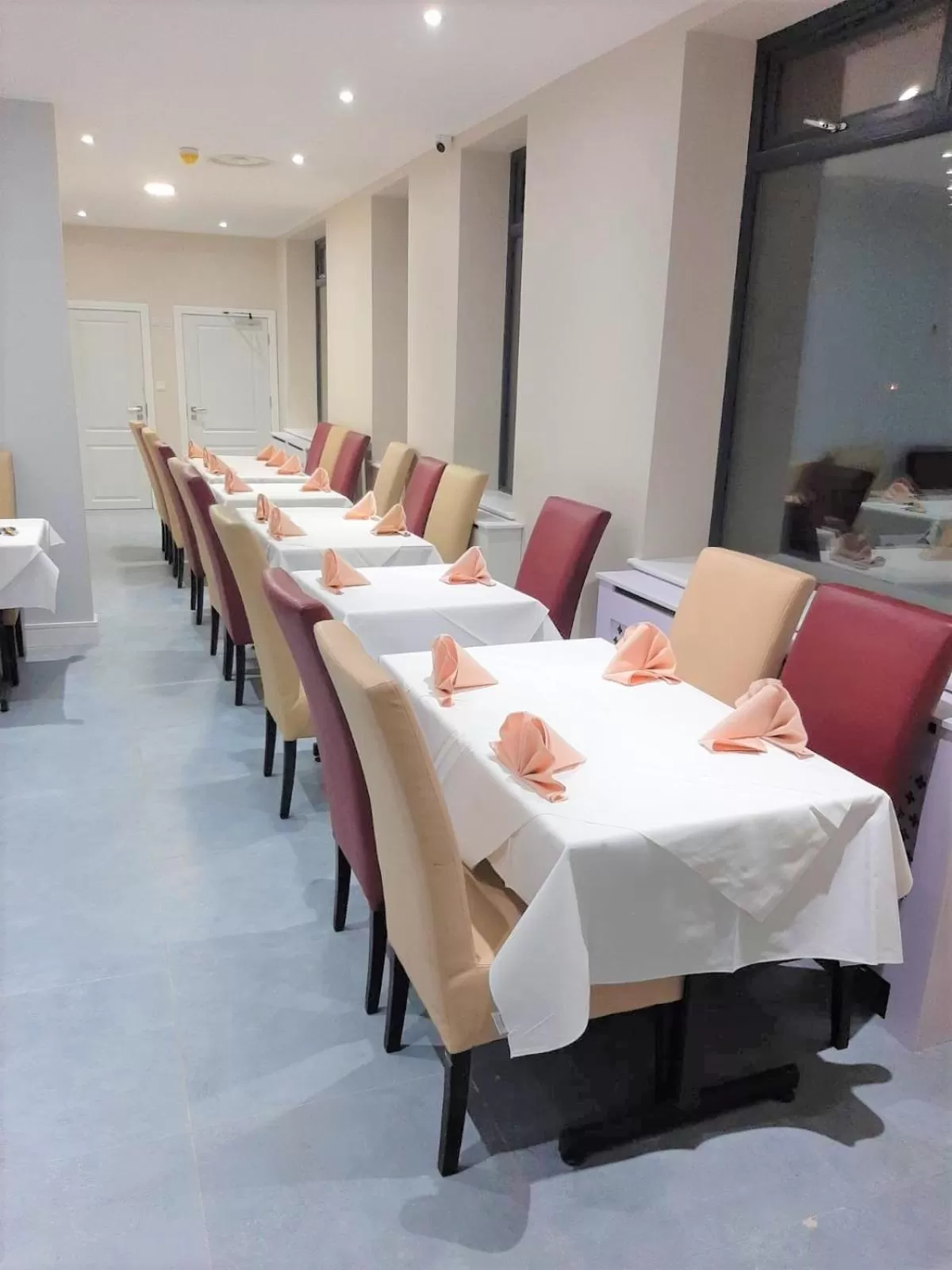 Restaurant/places to eat in Green View Hotel Near Dartford