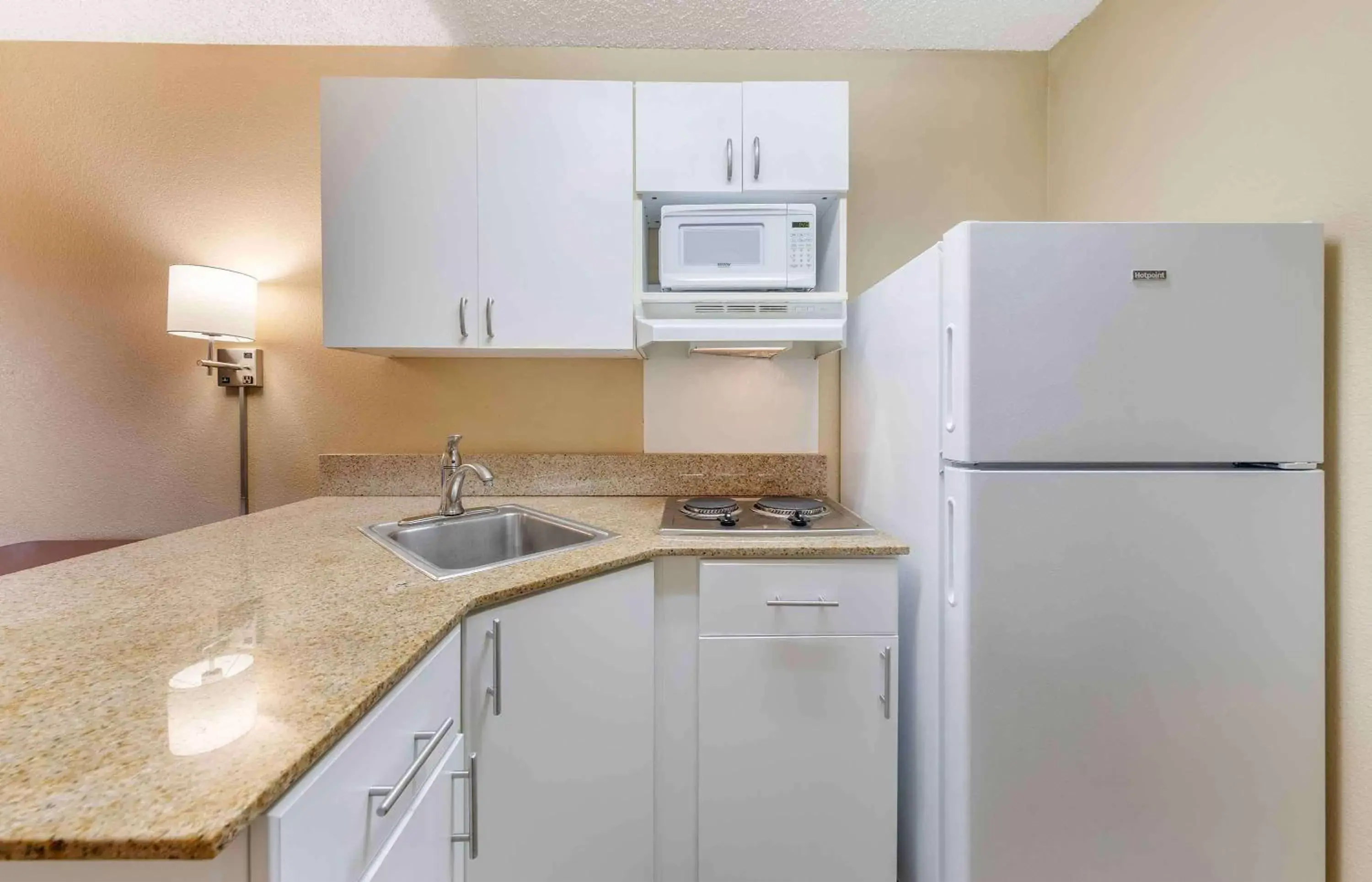 Bedroom, Kitchen/Kitchenette in Extended Stay America Suites - Los Angeles - Ontario Airport