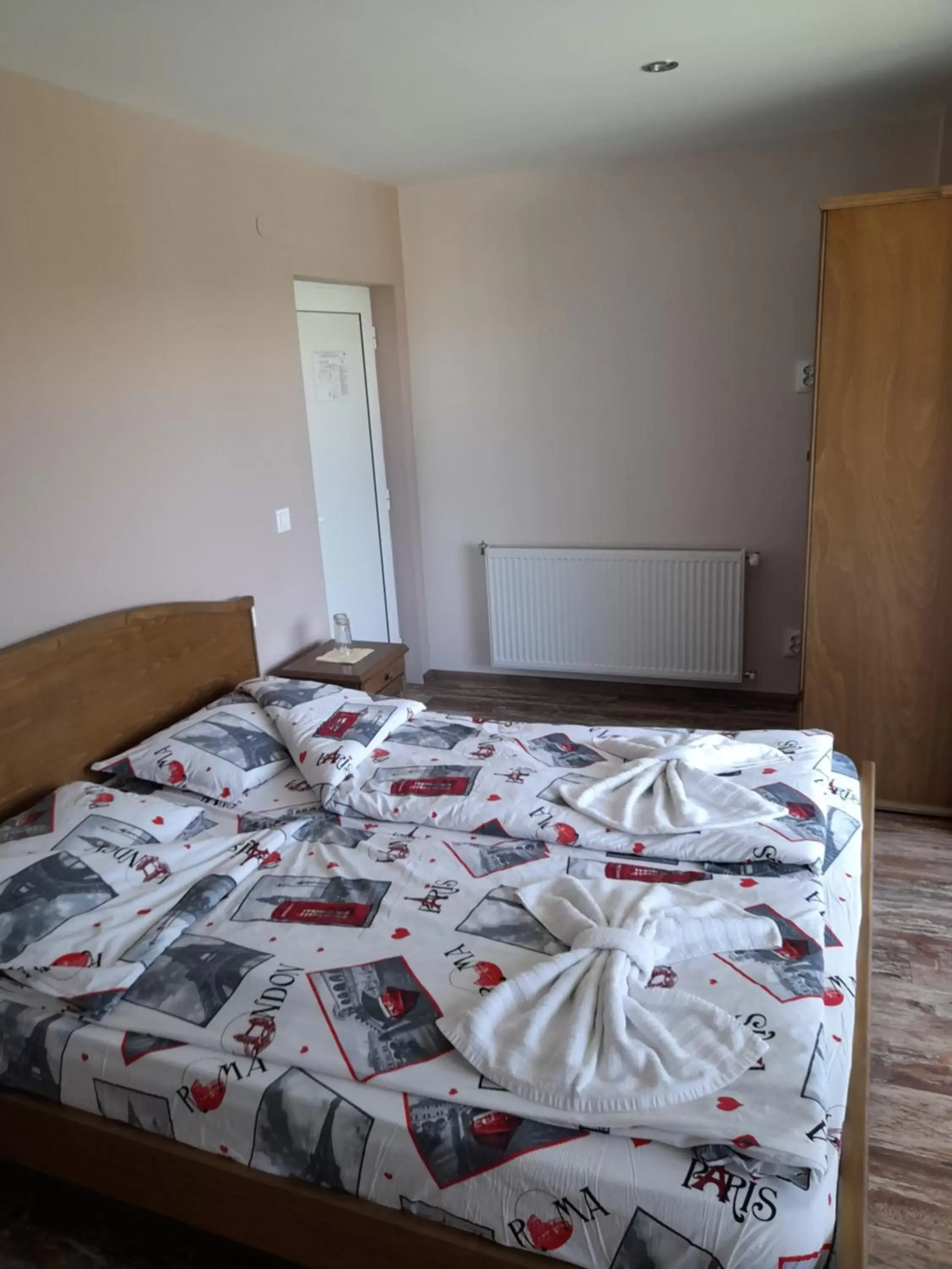 Double or Twin Room with Balcony in Guest house-restaurant St. George / Къща за гости-ресторант Свети Георги Double or Twin Room with Balcony in Guest house-restaurant St. George / Къща за гости-ресторант Свети Георги