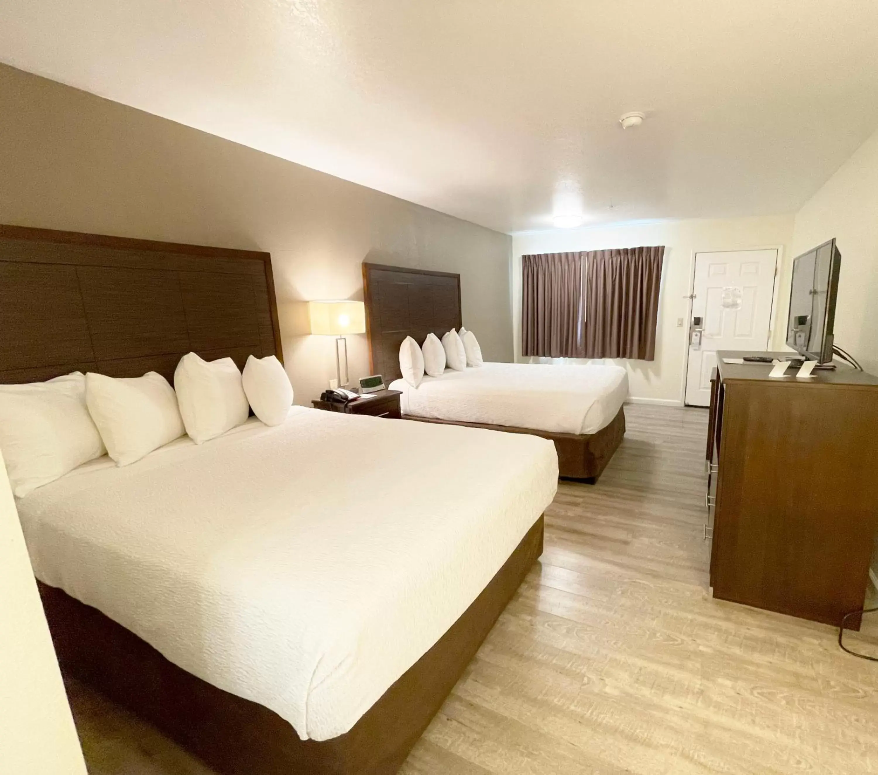 Guests, Bed in SureStay Hotel by Best Western Williams