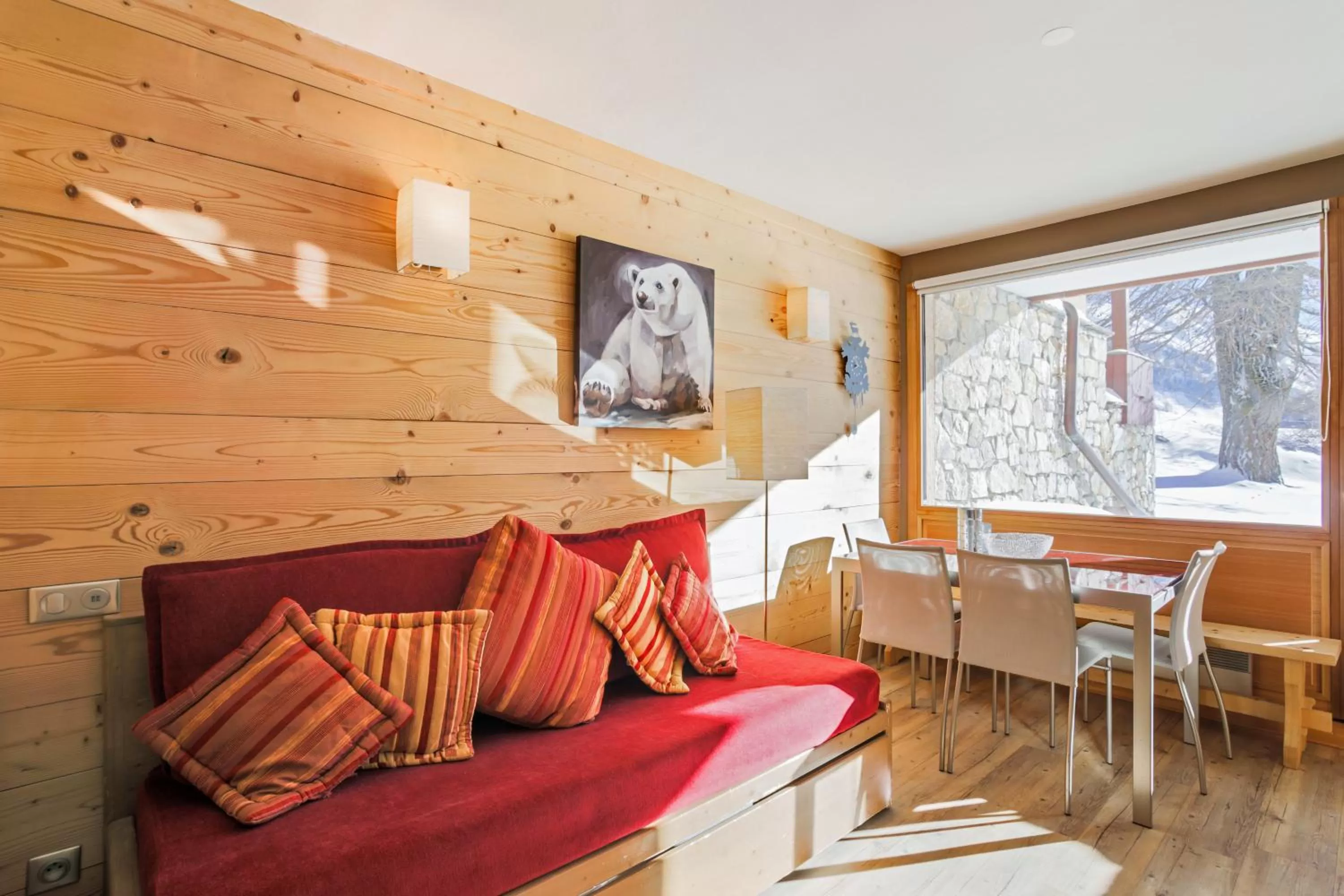 Communal lounge/ TV room in Maisons de montagne Le Samovar