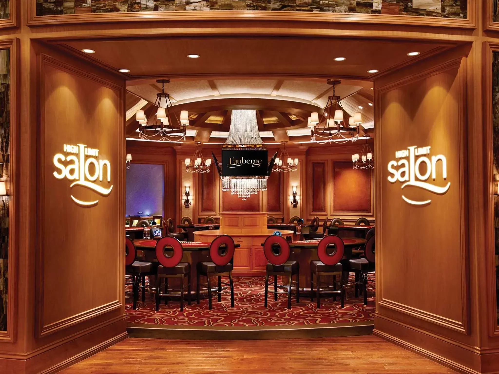 Lounge or bar in L'Auberge Baton Rouge Lounge or bar in L'Auberge Baton Rouge