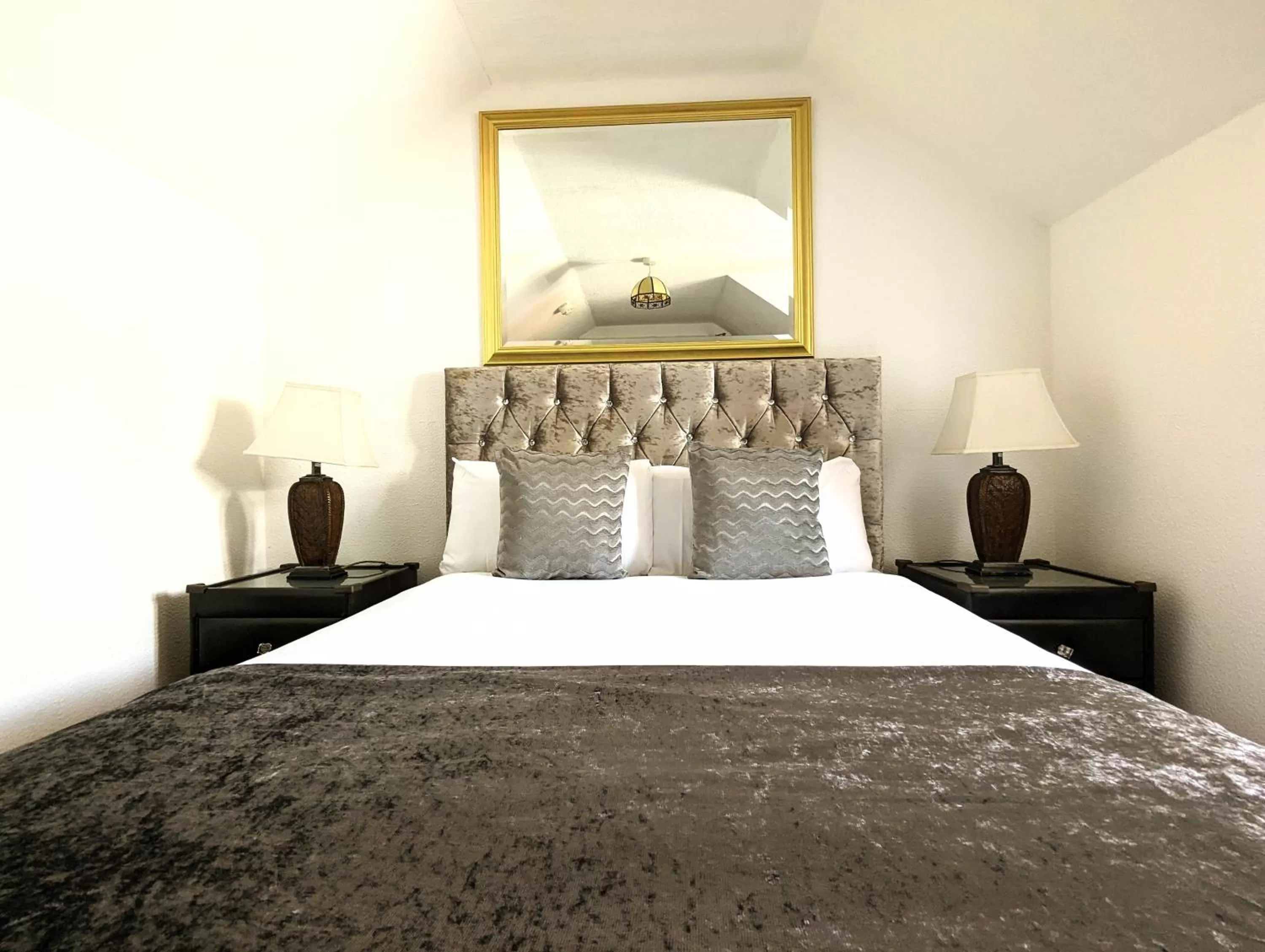 Bedroom, Bed in Brookside Hotel & Restaurant ,Suitable for Solo Travelers Couples Educational Groups & Families welcome