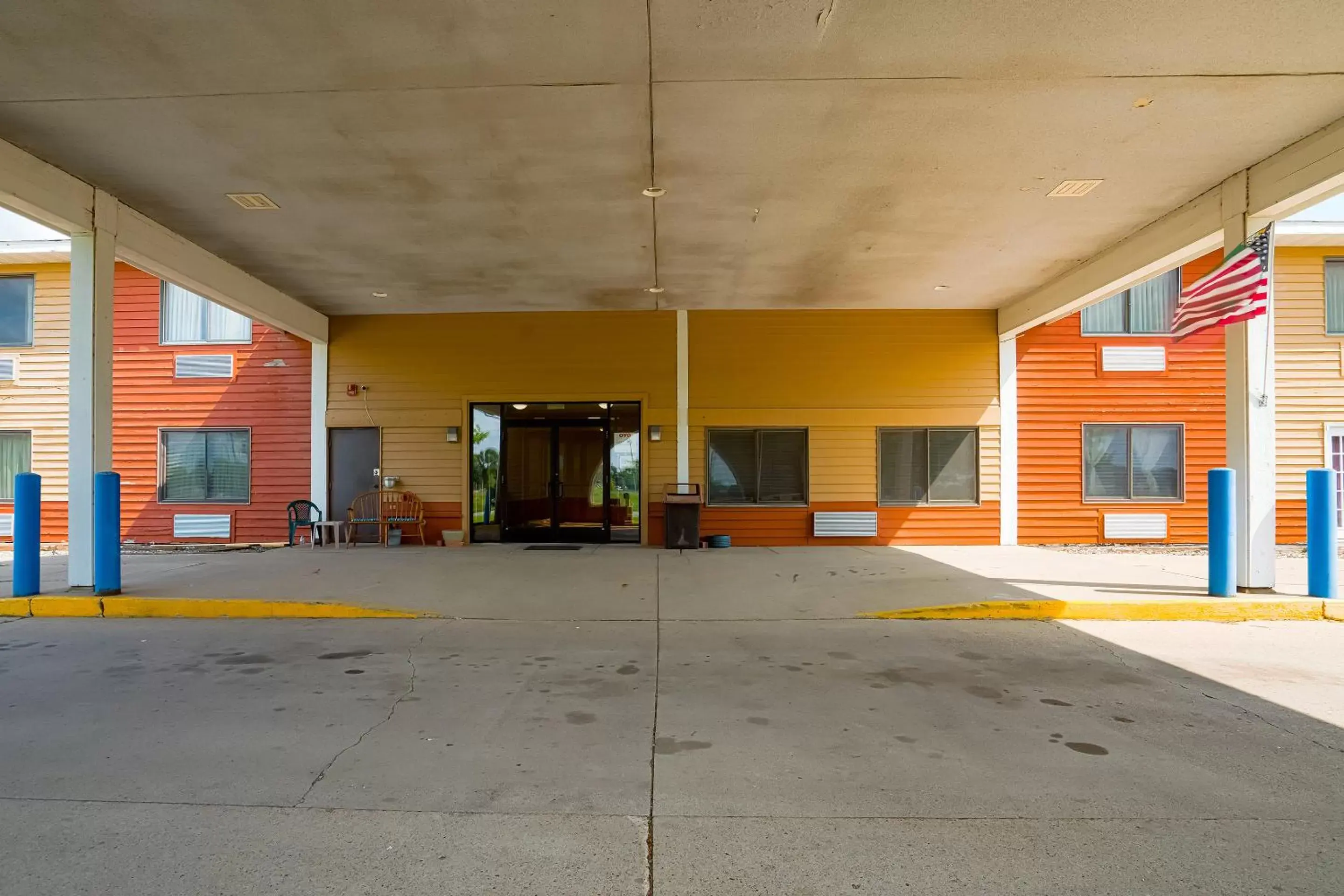 Facade/entrance in OYO Hotel Redwood Falls near Jackpot Casino