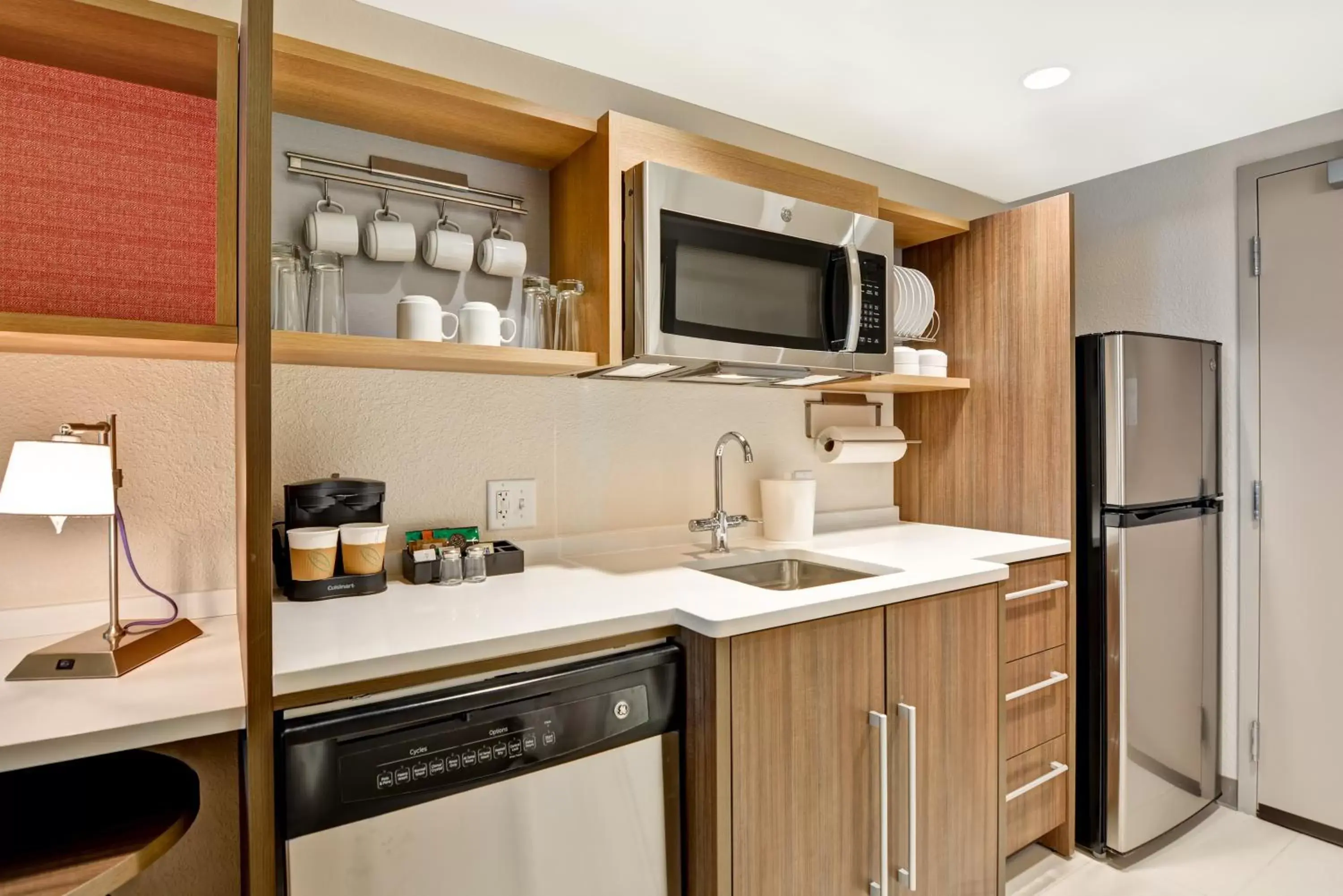 Kitchen or kitchenette, Kitchen/Kitchenette in Home2 Suites By Hilton Beaufort