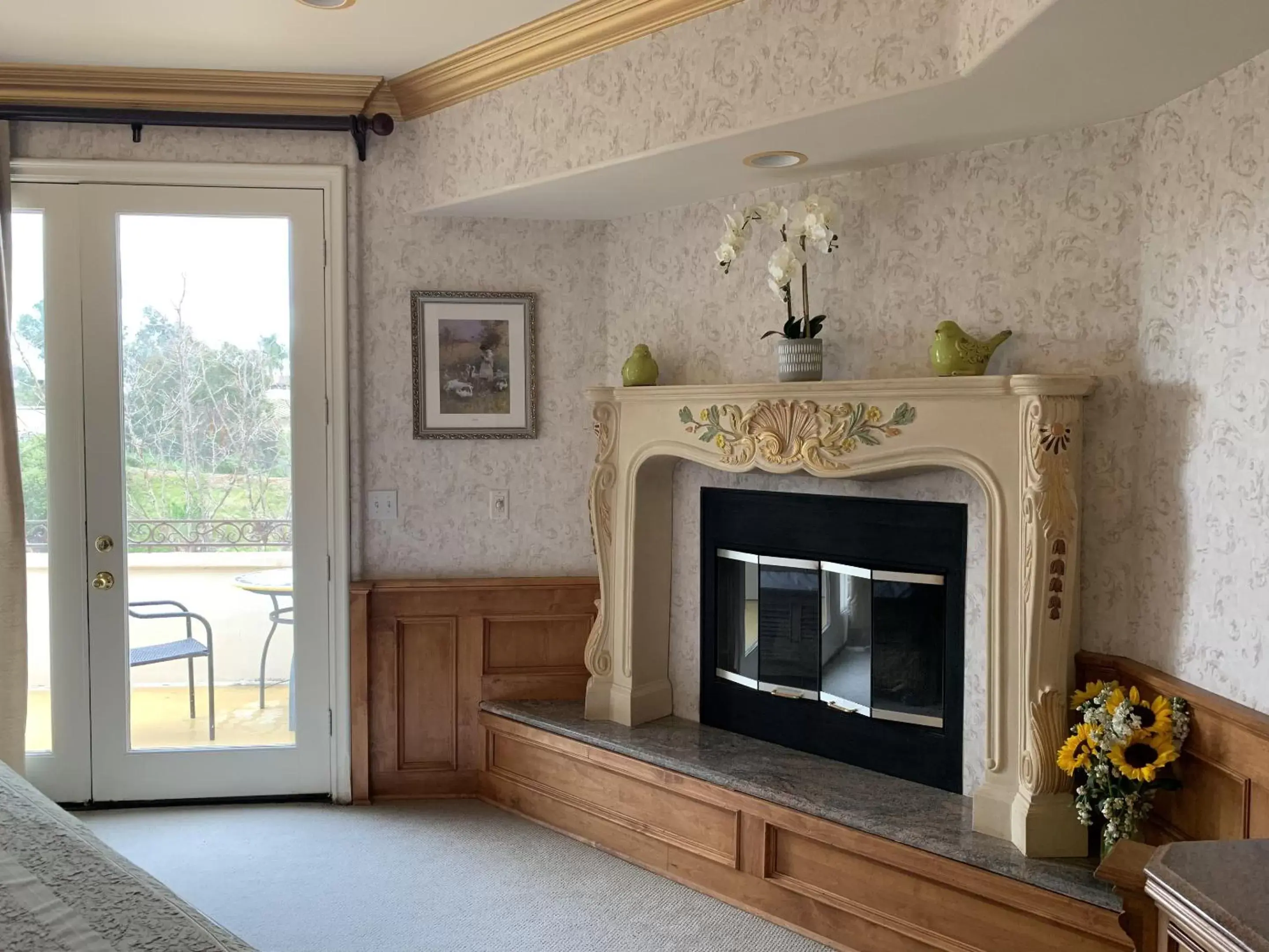 Bedroom, TV/Entertainment Center in Churon Inn Winery