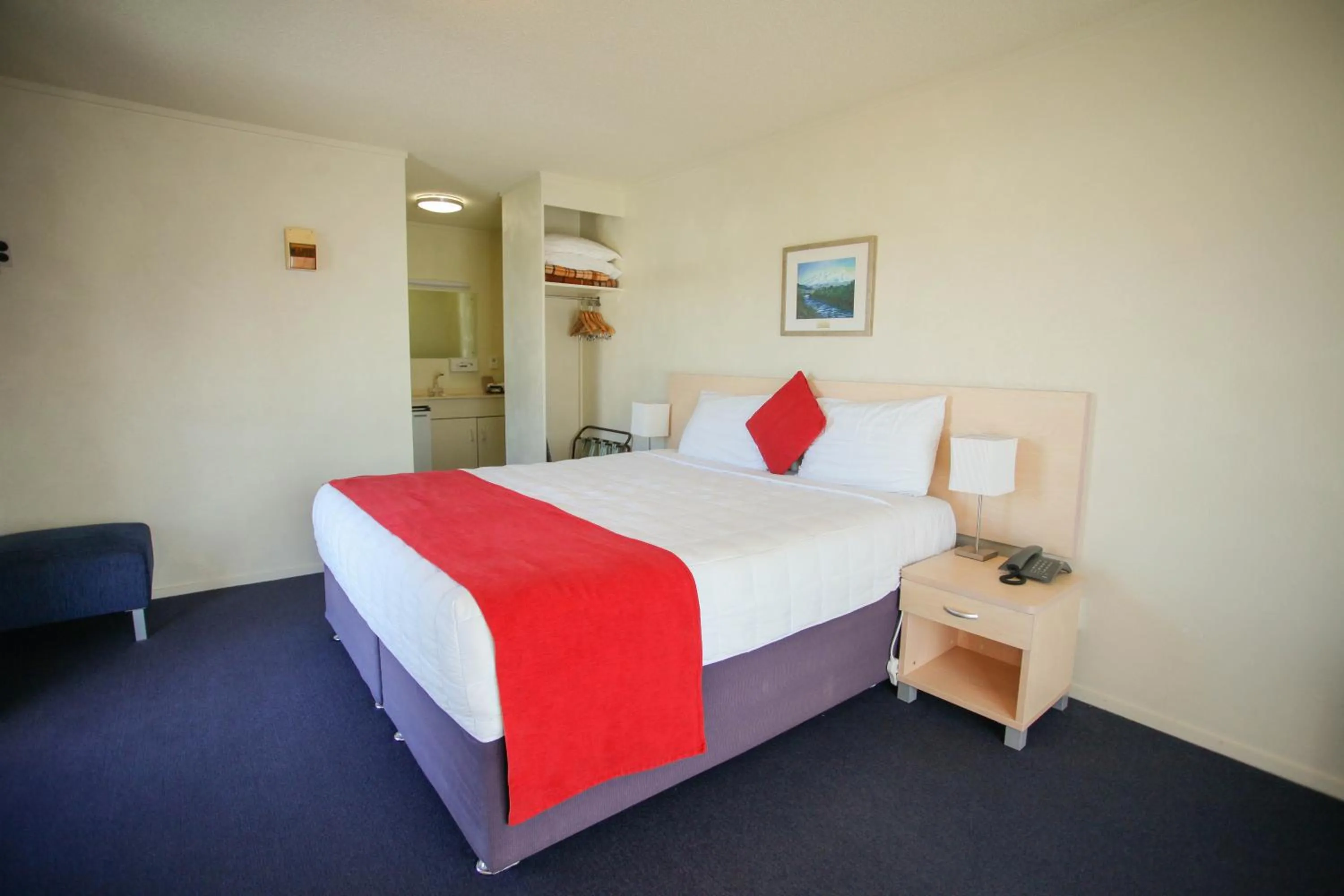 Bed in Abbots Hamilton – Hotel and Conference Centre