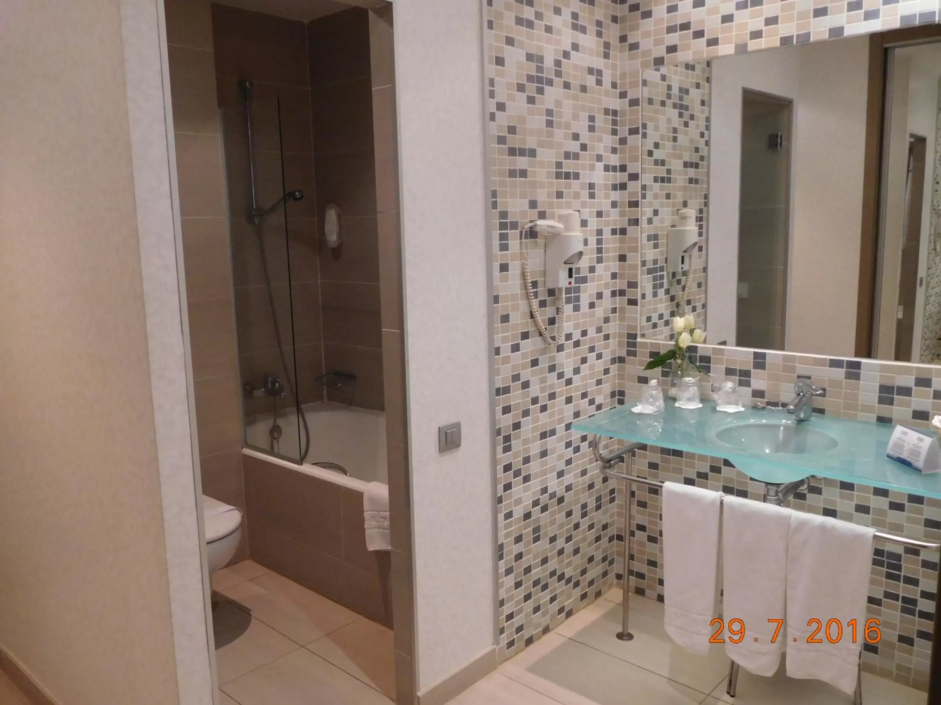 Bathroom in Hotel Mas Camarena