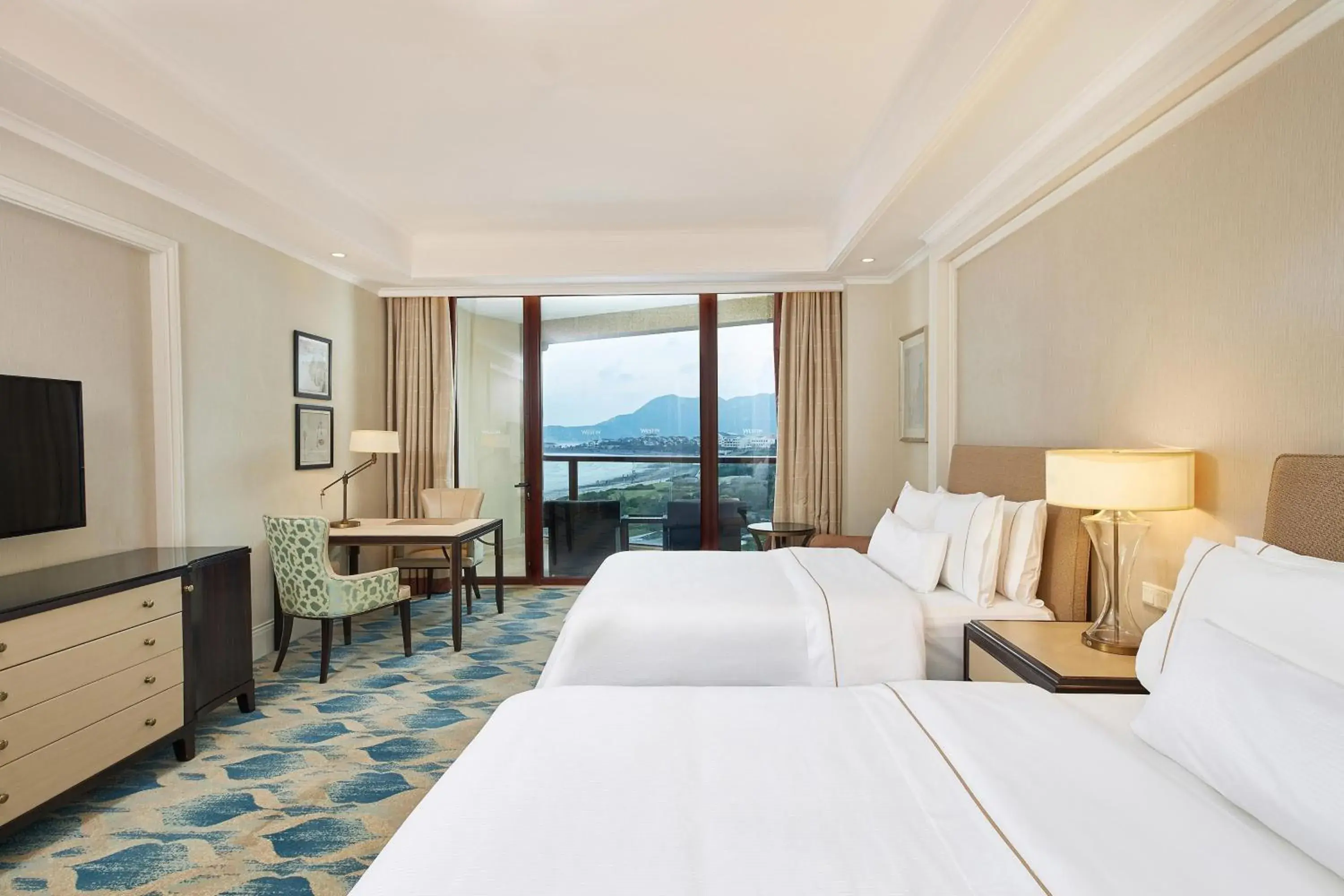 Photo of the whole room in The Westin Zhujiajian Resort, Zhoushan