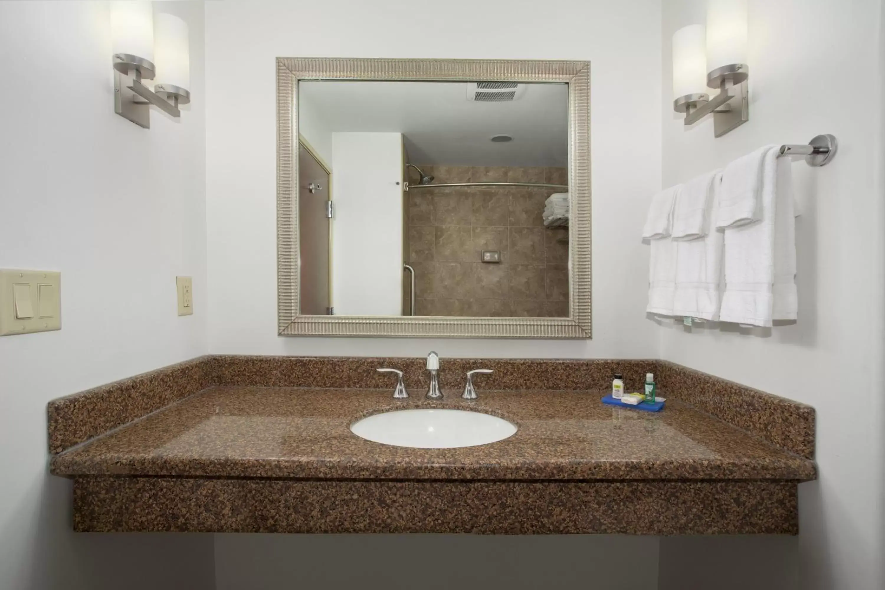 Photo of the whole room, Bathroom in Holiday Inn Express Hotel & Suites Lander, an IHG Hotel