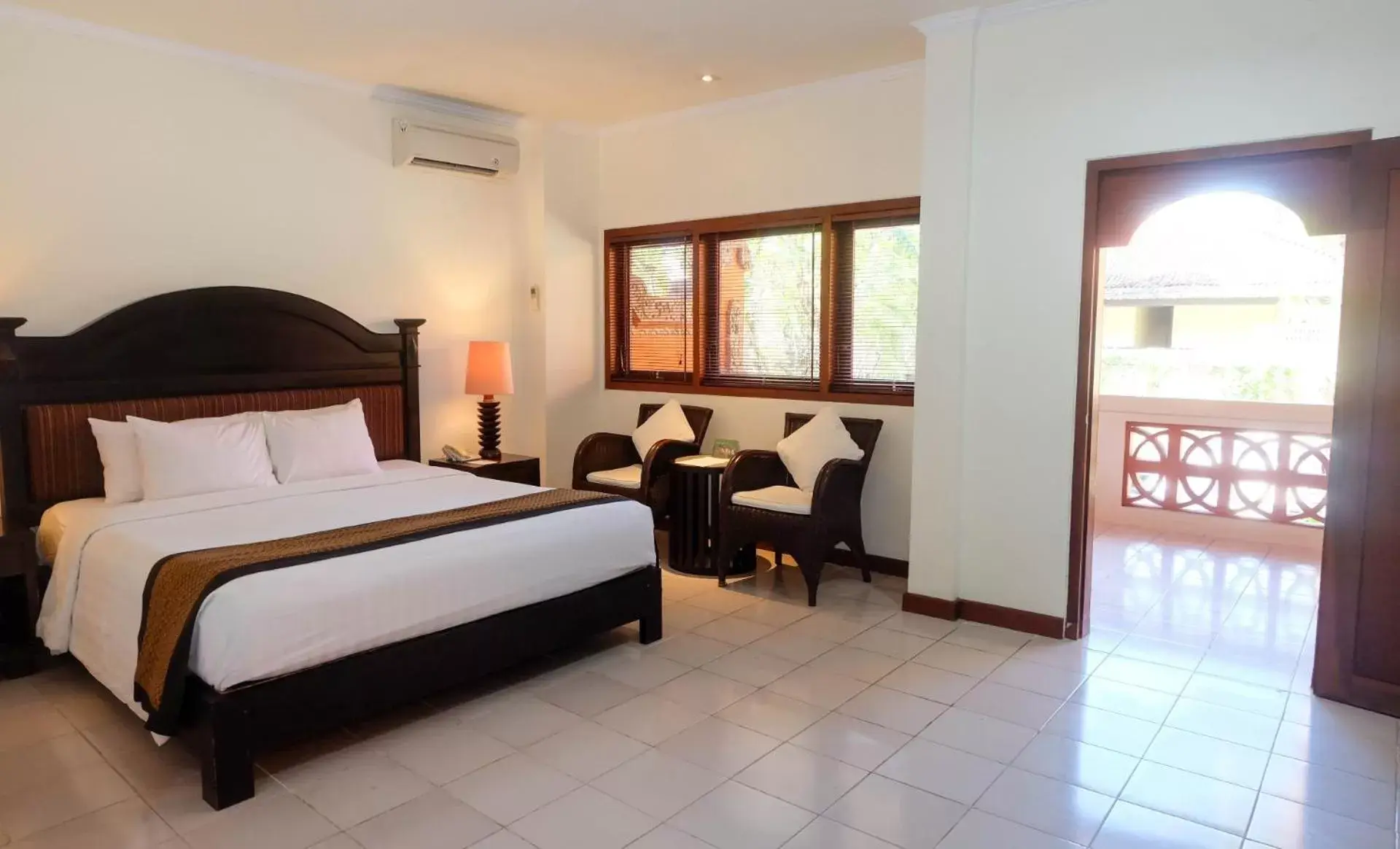 Bed in Griya Santrian a Beach Resort