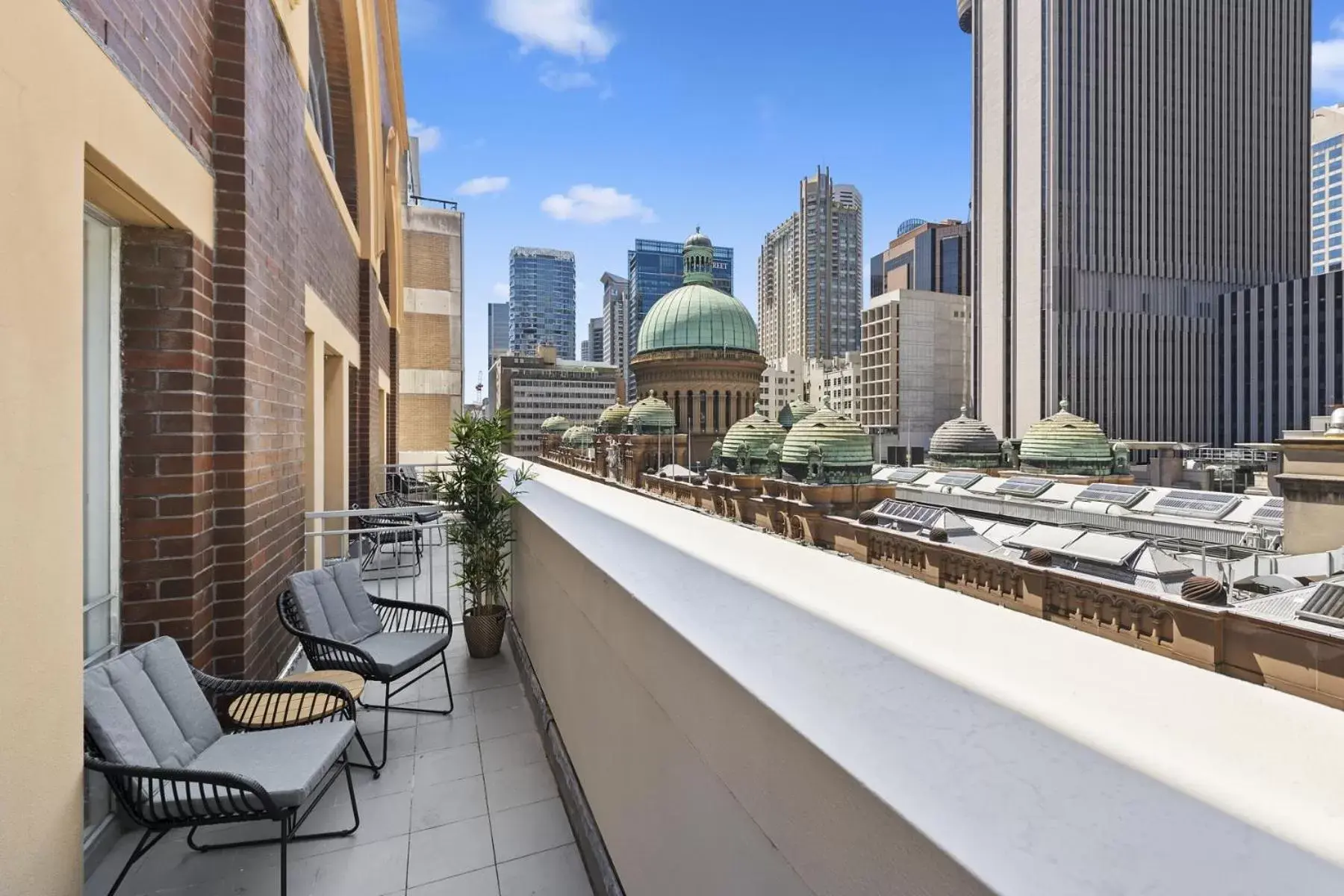 Balcony/Terrace in YEHS Hotel Sydney QVB