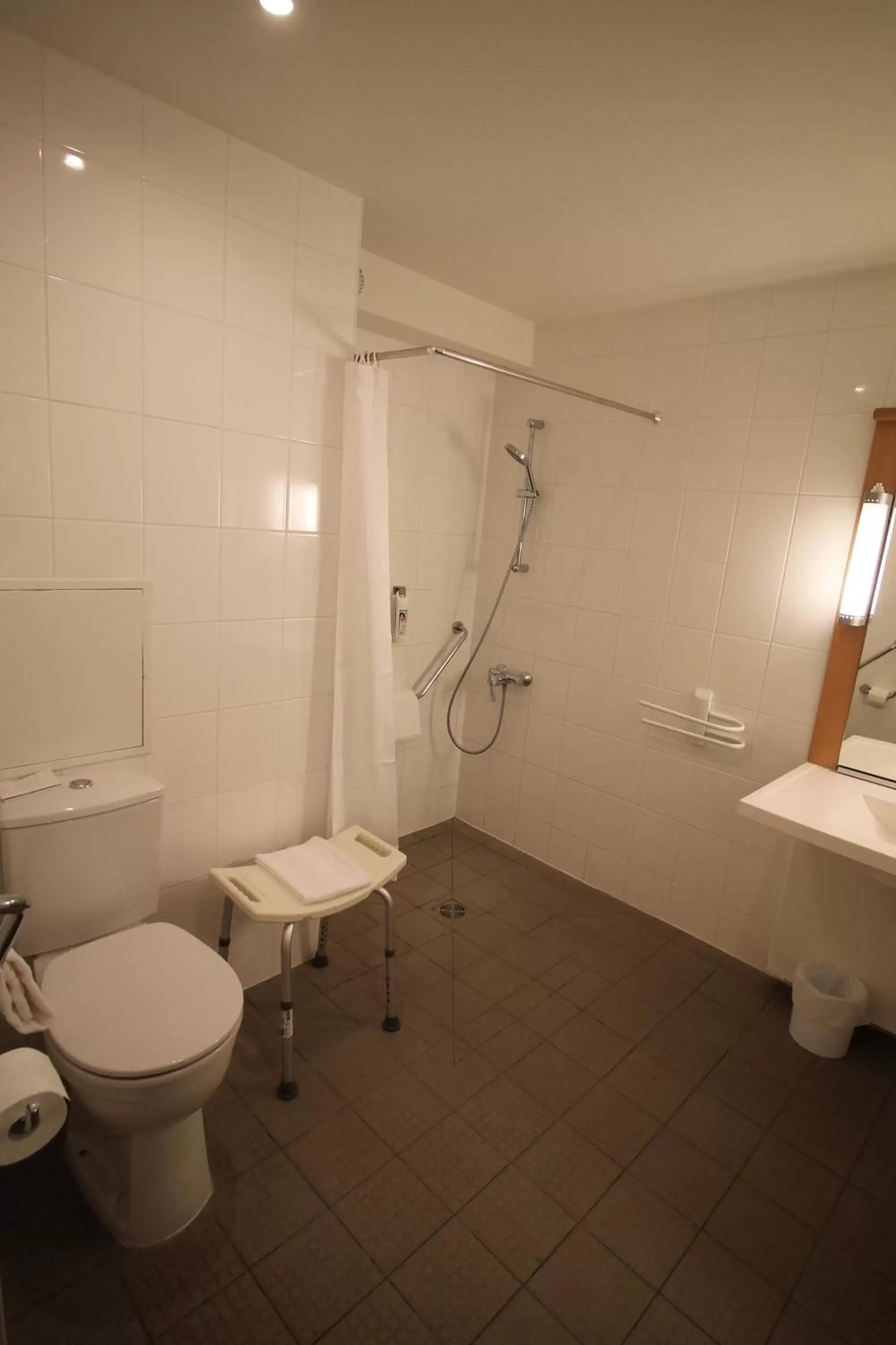 Toilet, Bathroom in ibis Dijon Sud