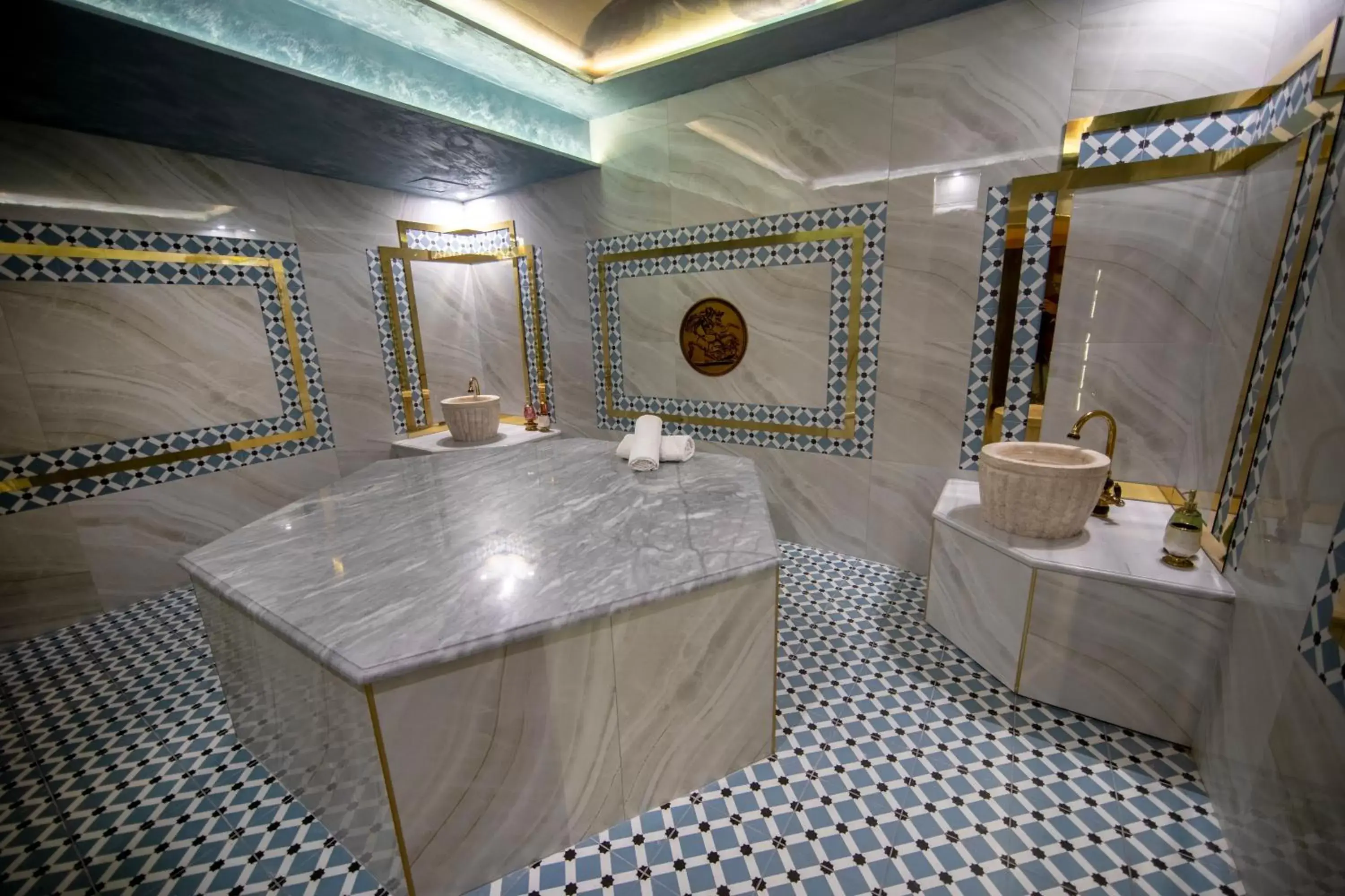 Steam room, Bathroom in Adriatik Hotel, BW Premier Collection