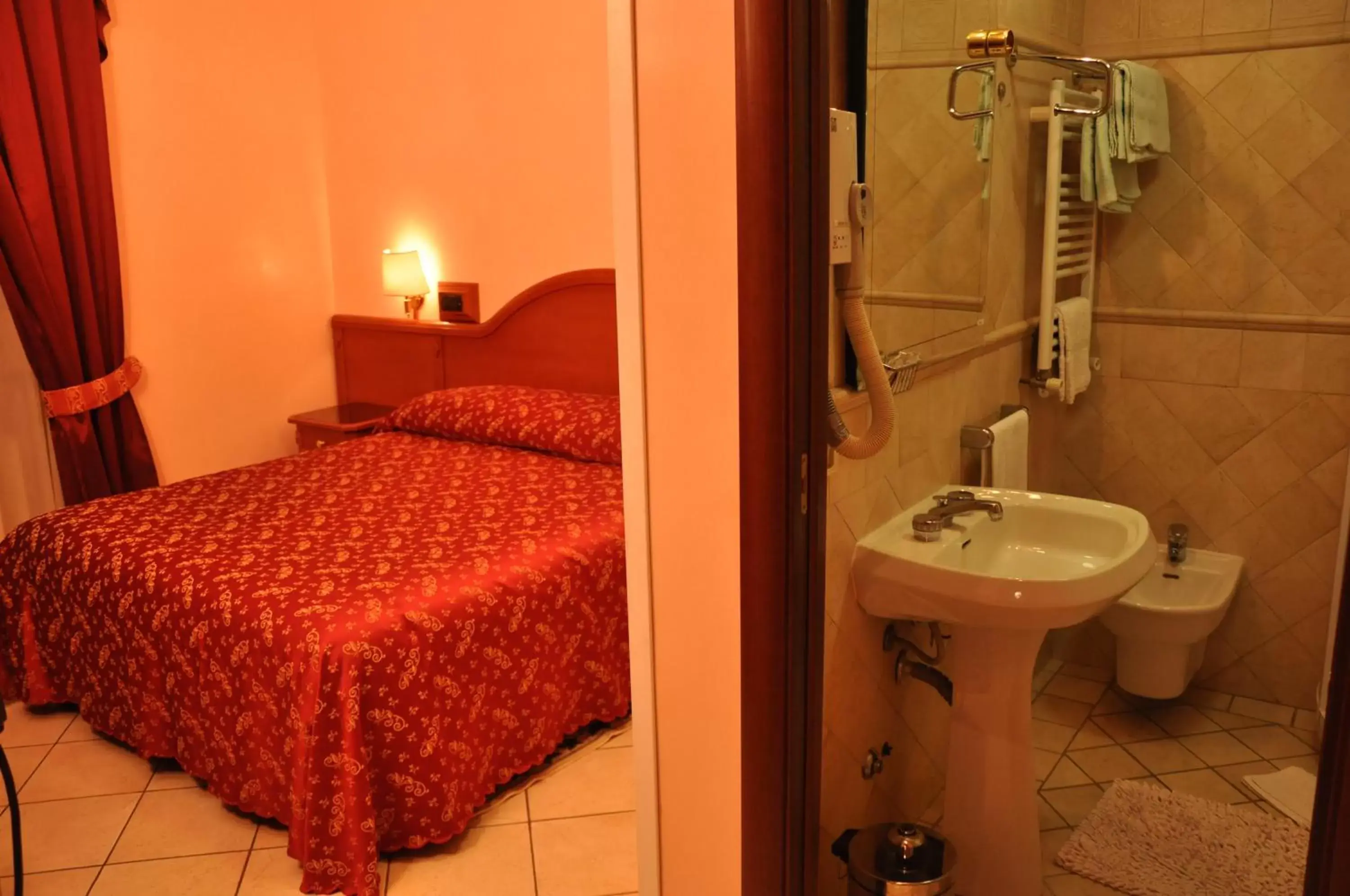Bed, Bathroom in Albergo Sandra