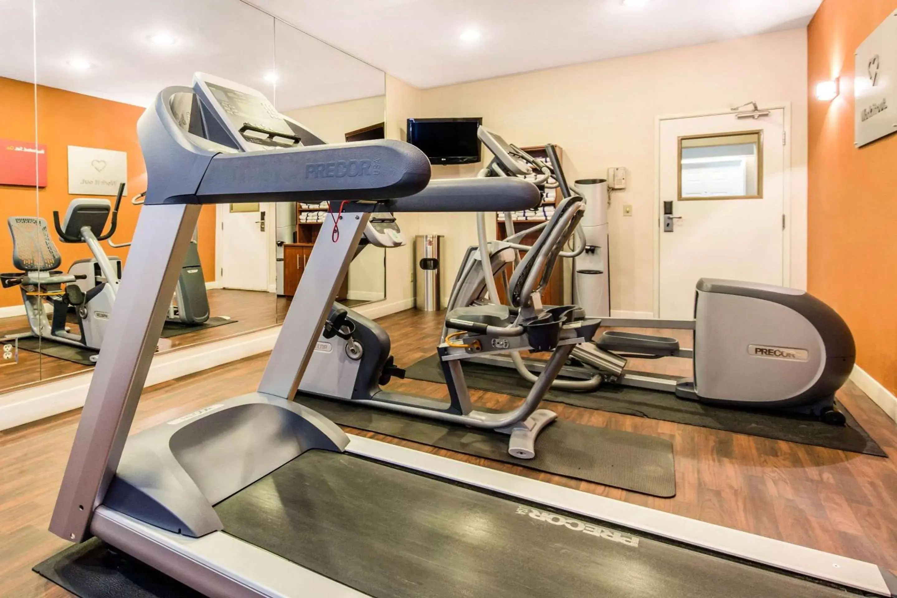 Fitness centre/facilities, Fitness Center/Facilities in Comfort Suites Normal University area