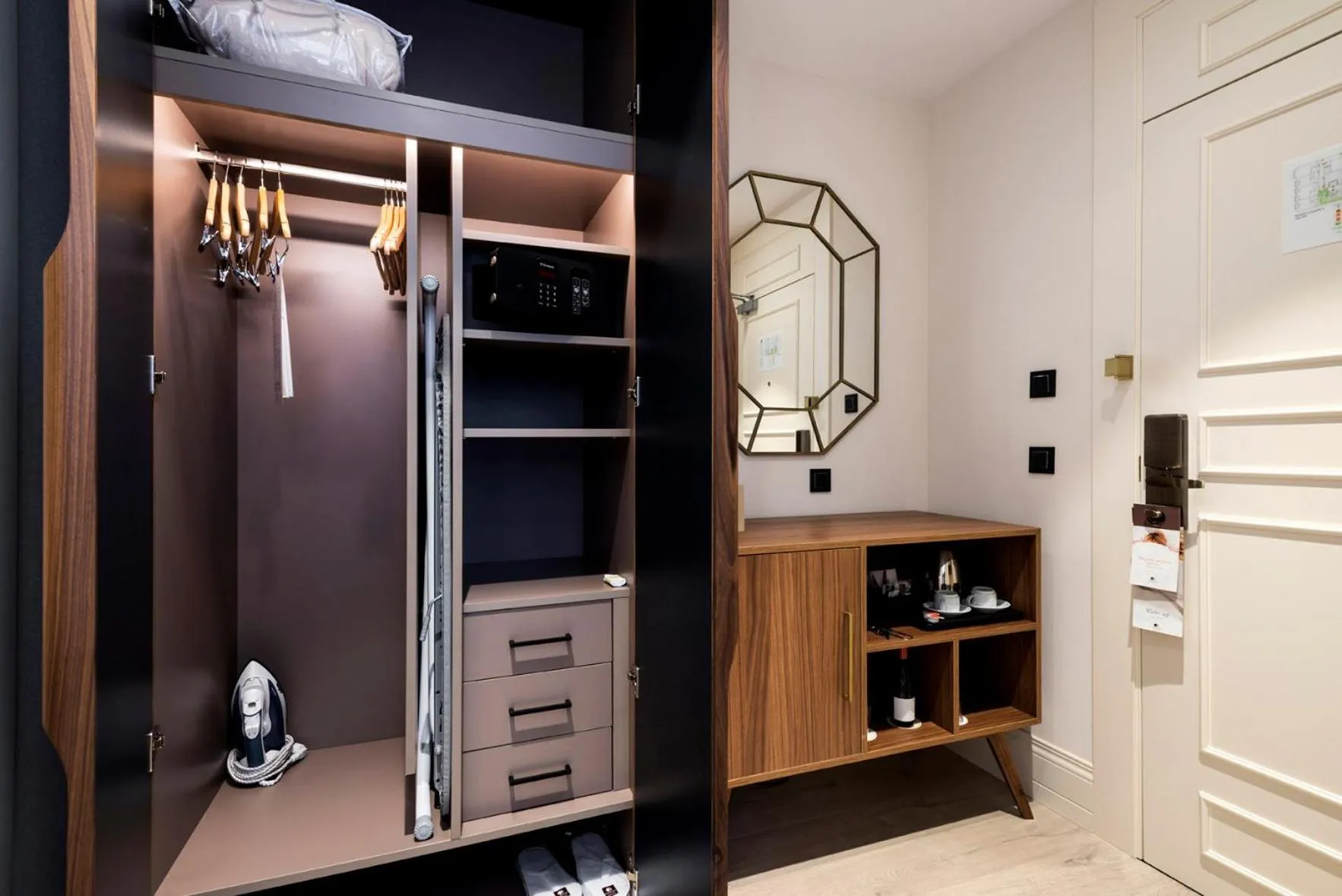 wardrobe in DoubleTree by Hilton Madrid-Prado
