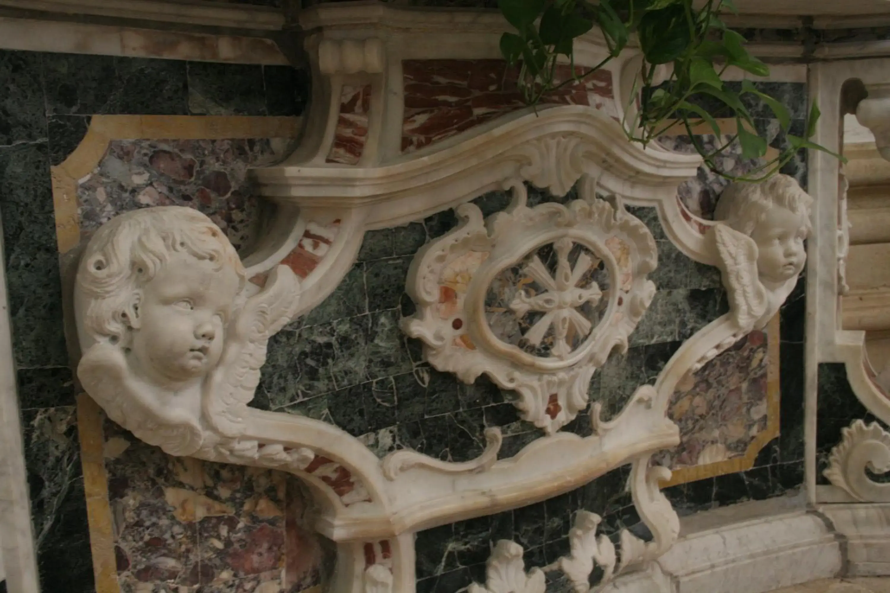 Decorative detail in Domus Mariae Benessere