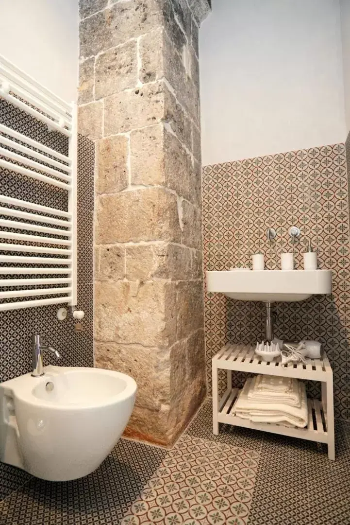 Bathroom in Cecenero Rooms